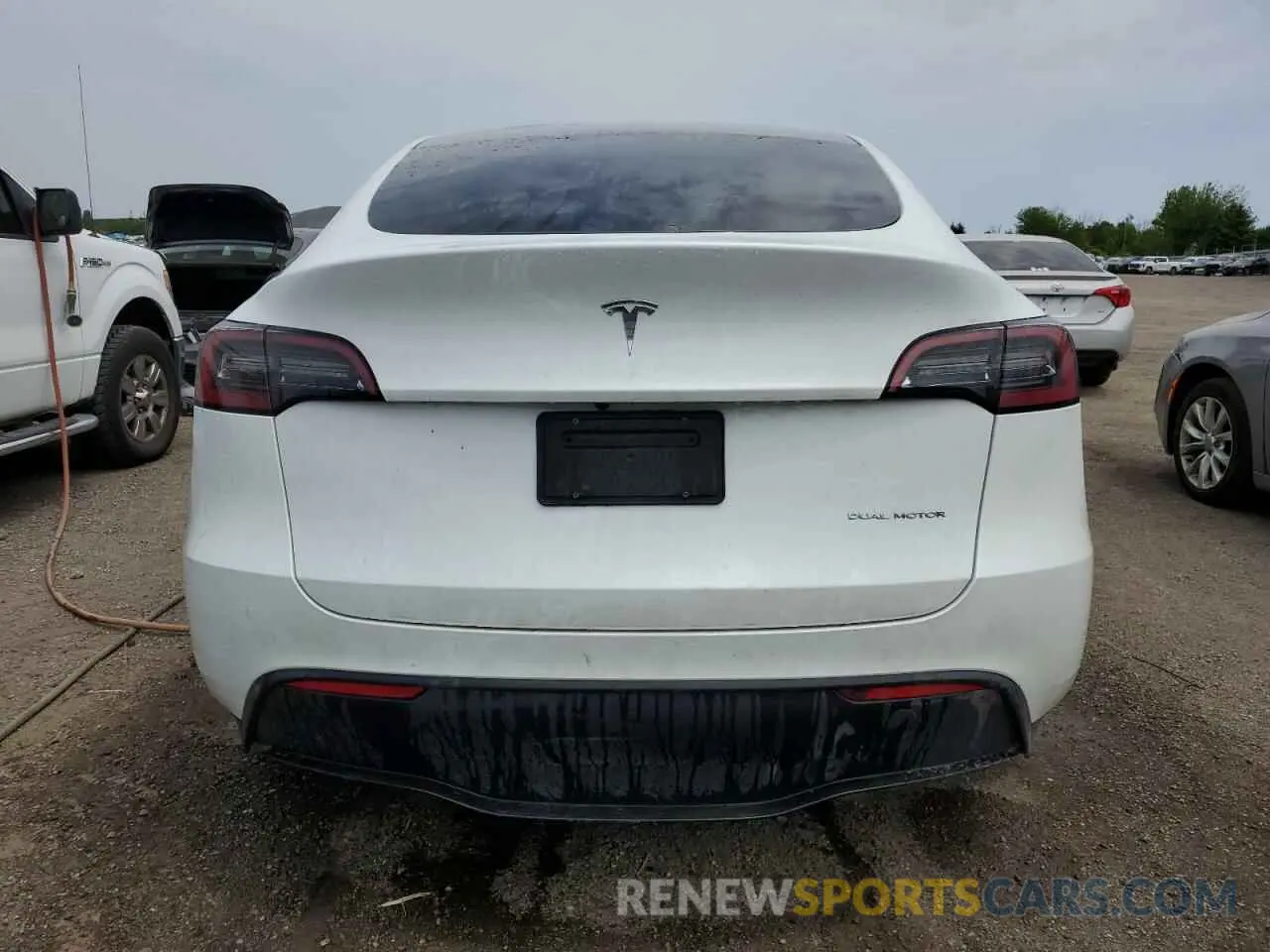 6 Photograph of a damaged car 7SAYGDEE7PF602712 TESLA MODEL Y 2023