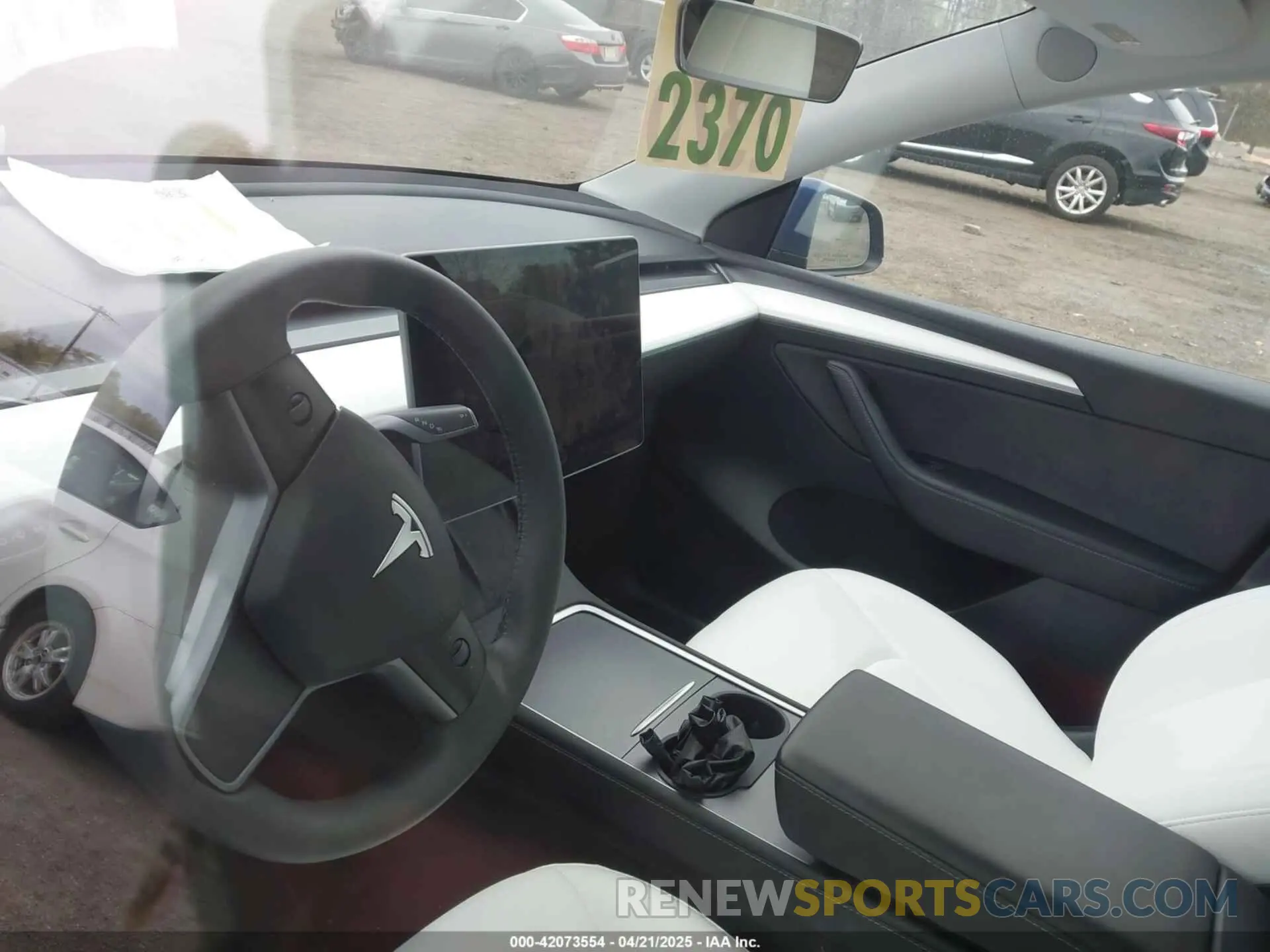 15 Photograph of a damaged car 7SAYGDEE7PF616500 TESLA MODEL Y 2023