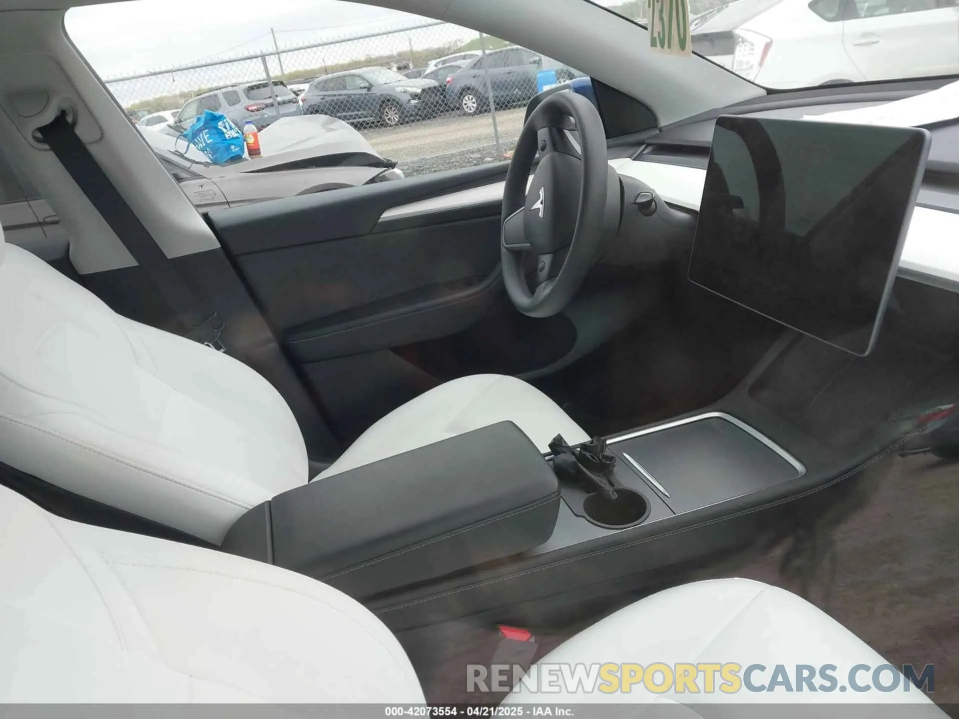17 Photograph of a damaged car 7SAYGDEE7PF616500 TESLA MODEL Y 2023