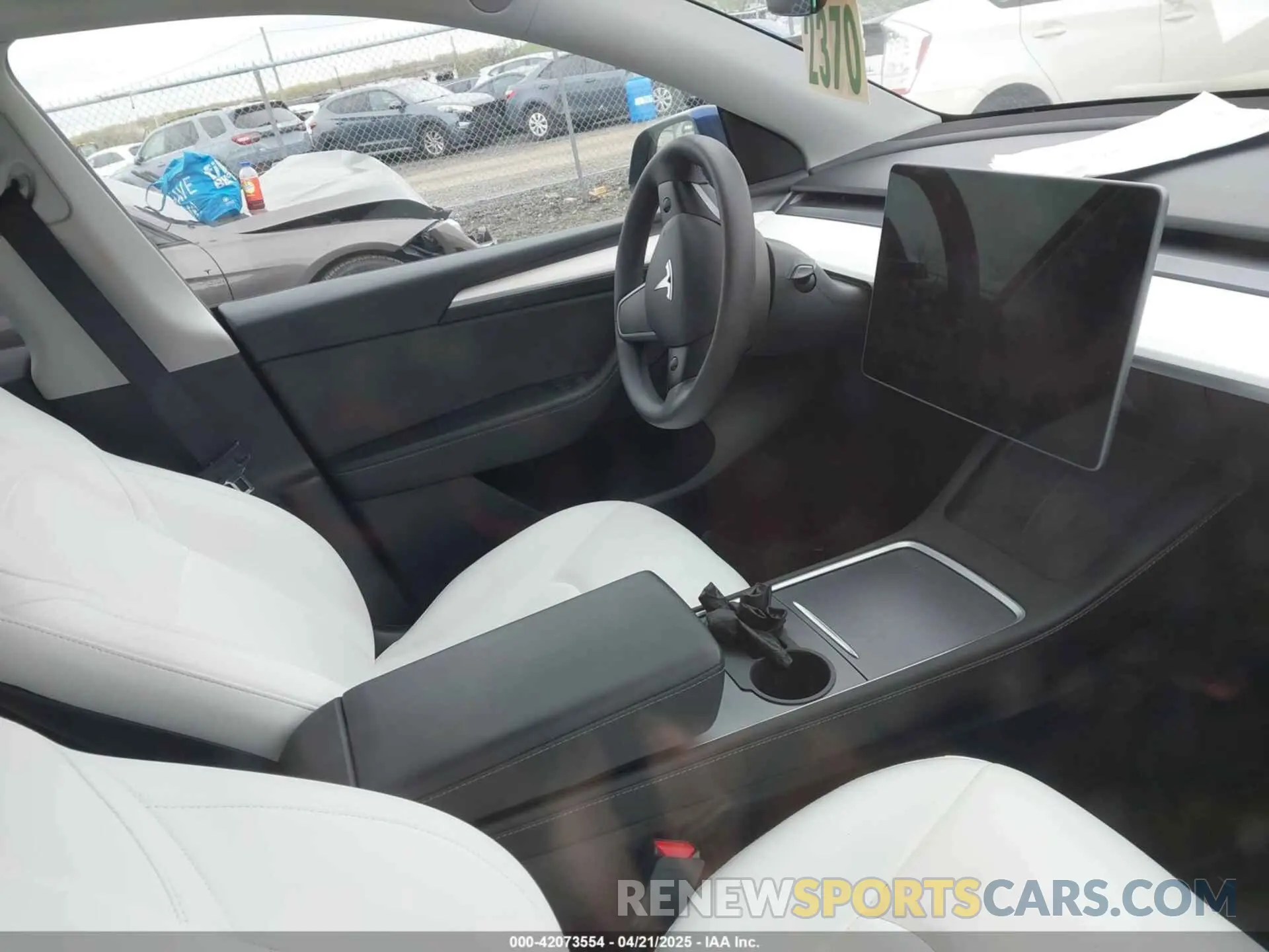18 Photograph of a damaged car 7SAYGDEE7PF616500 TESLA MODEL Y 2023