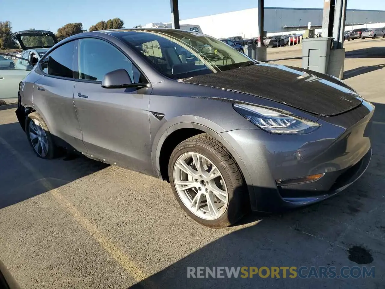 4 Photograph of a damaged car 7SAYGDEE7PF617386 TESLA MODEL Y 2023