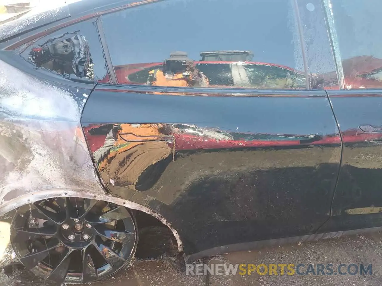 10 Photograph of a damaged car 7SAYGDEE7PF627643 TESLA MODEL Y 2023
