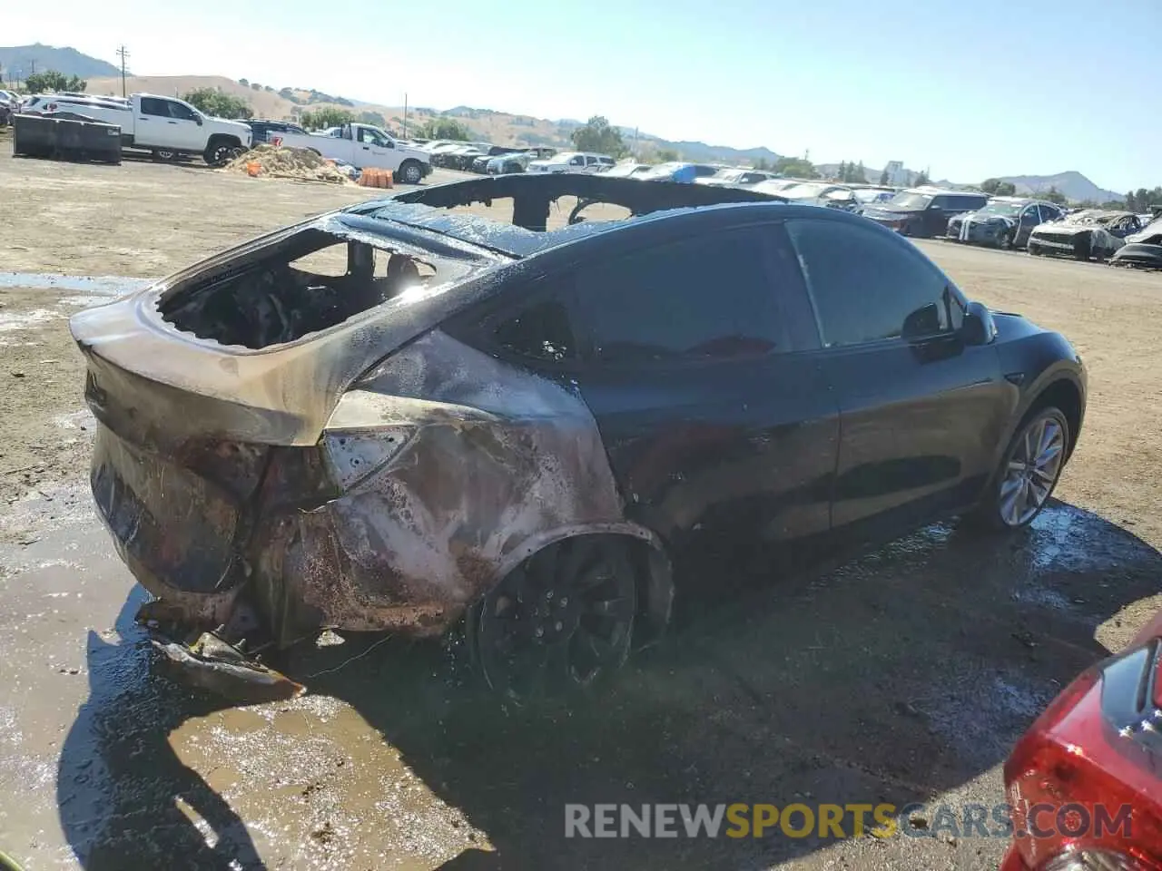 3 Photograph of a damaged car 7SAYGDEE7PF627643 TESLA MODEL Y 2023