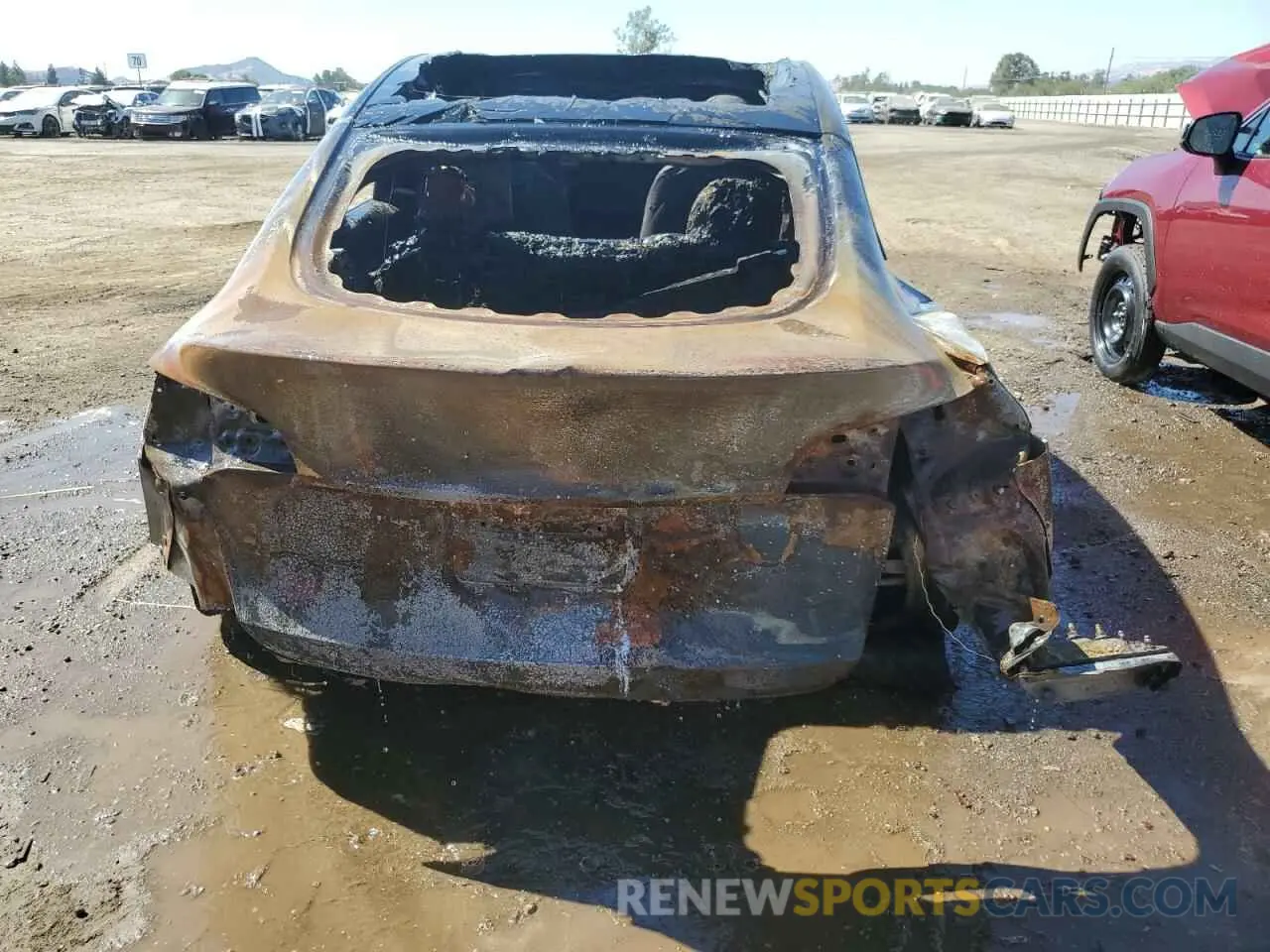 6 Photograph of a damaged car 7SAYGDEE7PF627643 TESLA MODEL Y 2023