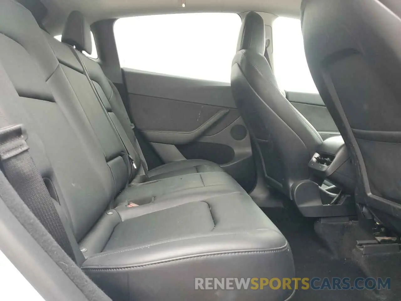 11 Photograph of a damaged car 7SAYGDEE7PF632910 TESLA MODEL Y 2023