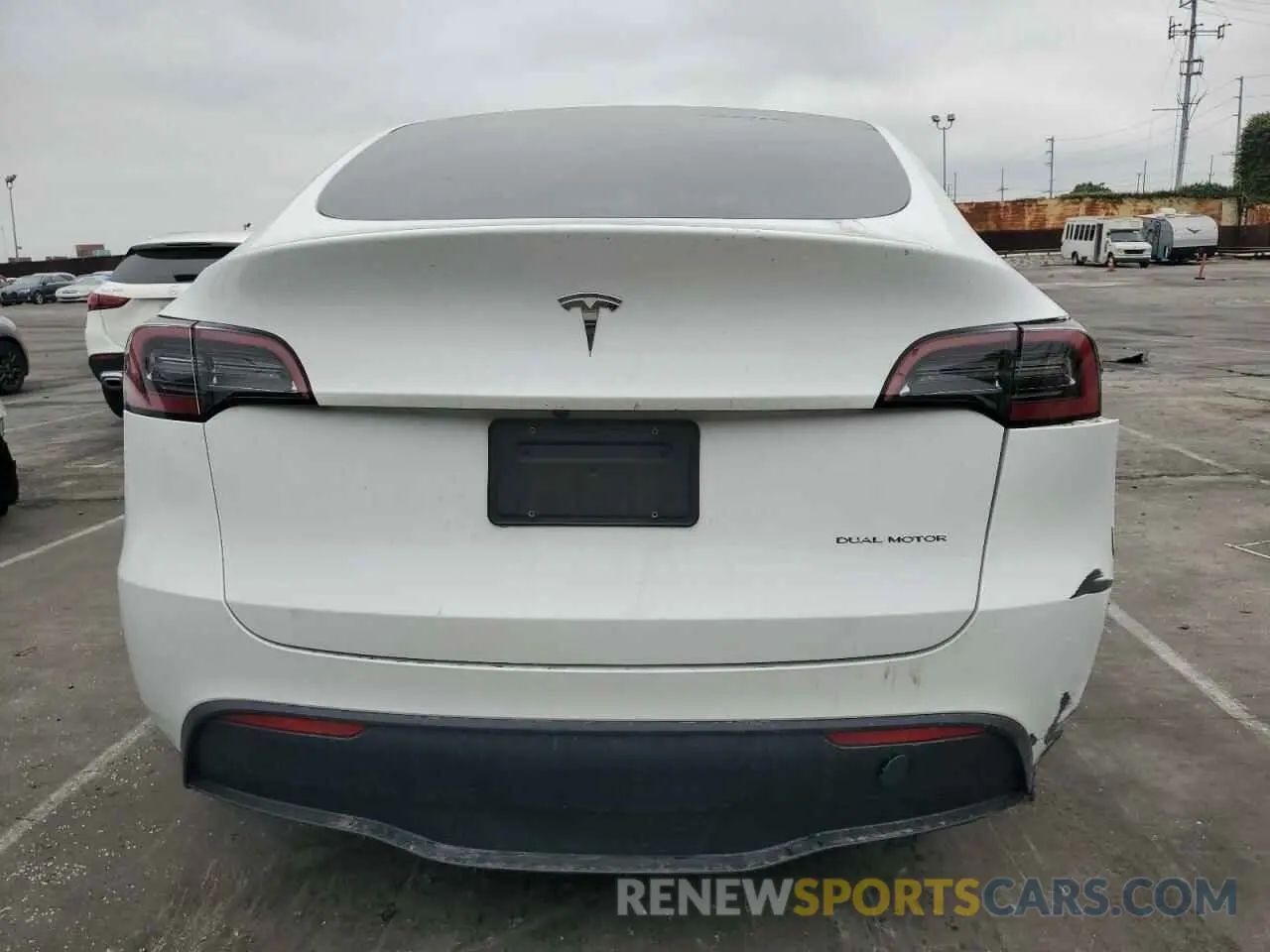 6 Photograph of a damaged car 7SAYGDEE7PF632910 TESLA MODEL Y 2023