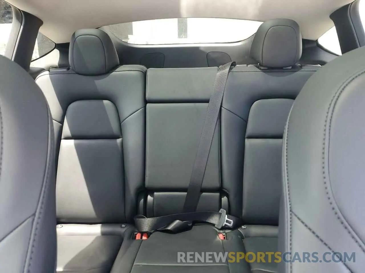 10 Photograph of a damaged car 7SAYGDEE7PF667947 TESLA MODEL Y 2023