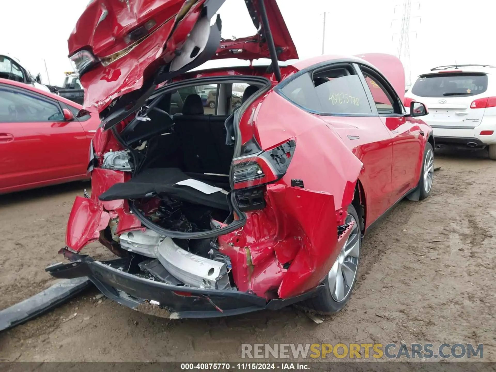 4 Photograph of a damaged car 7SAYGDEE7PF674249 TESLA MODEL Y 2023
