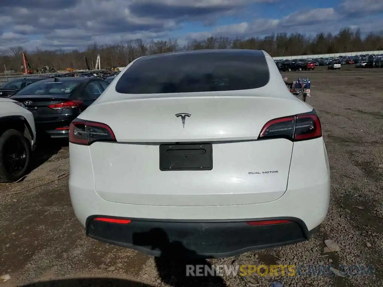 6 Photograph of a damaged car 7SAYGDEE7PF674655 TESLA MODEL Y 2023