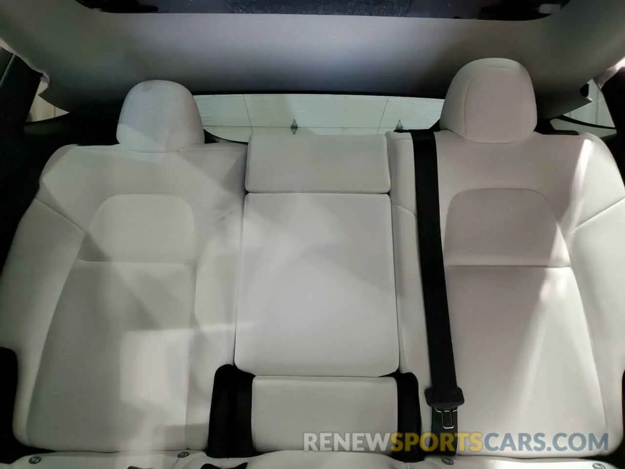 10 Photograph of a damaged car 7SAYGDEE7PF675224 TESLA MODEL Y 2023