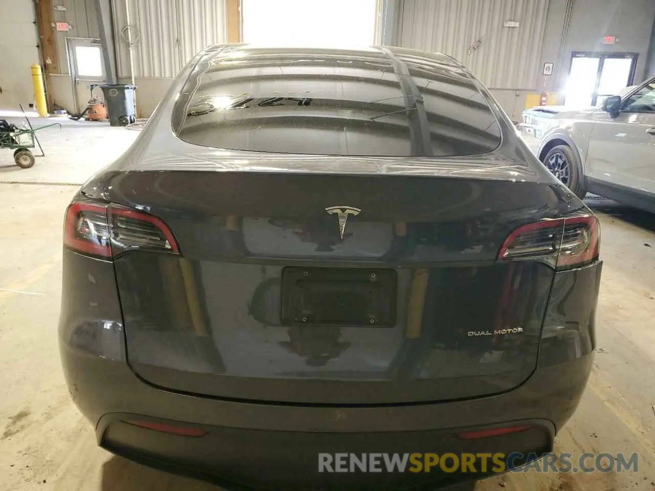 6 Photograph of a damaged car 7SAYGDEE7PF675224 TESLA MODEL Y 2023