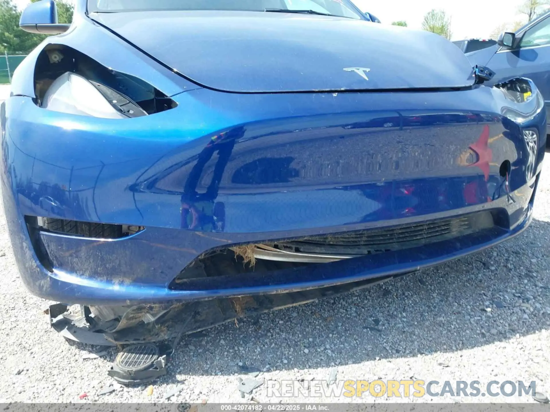 18 Photograph of a damaged car 7SAYGDEE7PF702051 TESLA MODEL Y 2023