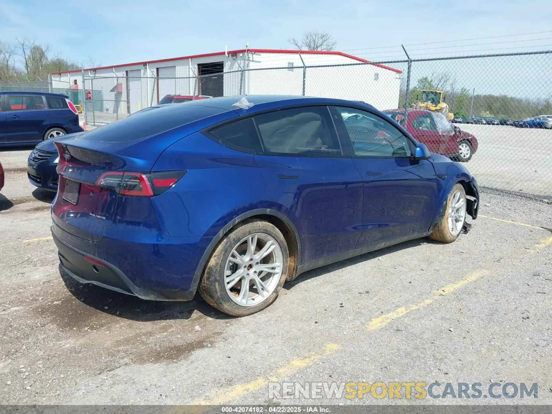 4 Photograph of a damaged car 7SAYGDEE7PF702051 TESLA MODEL Y 2023