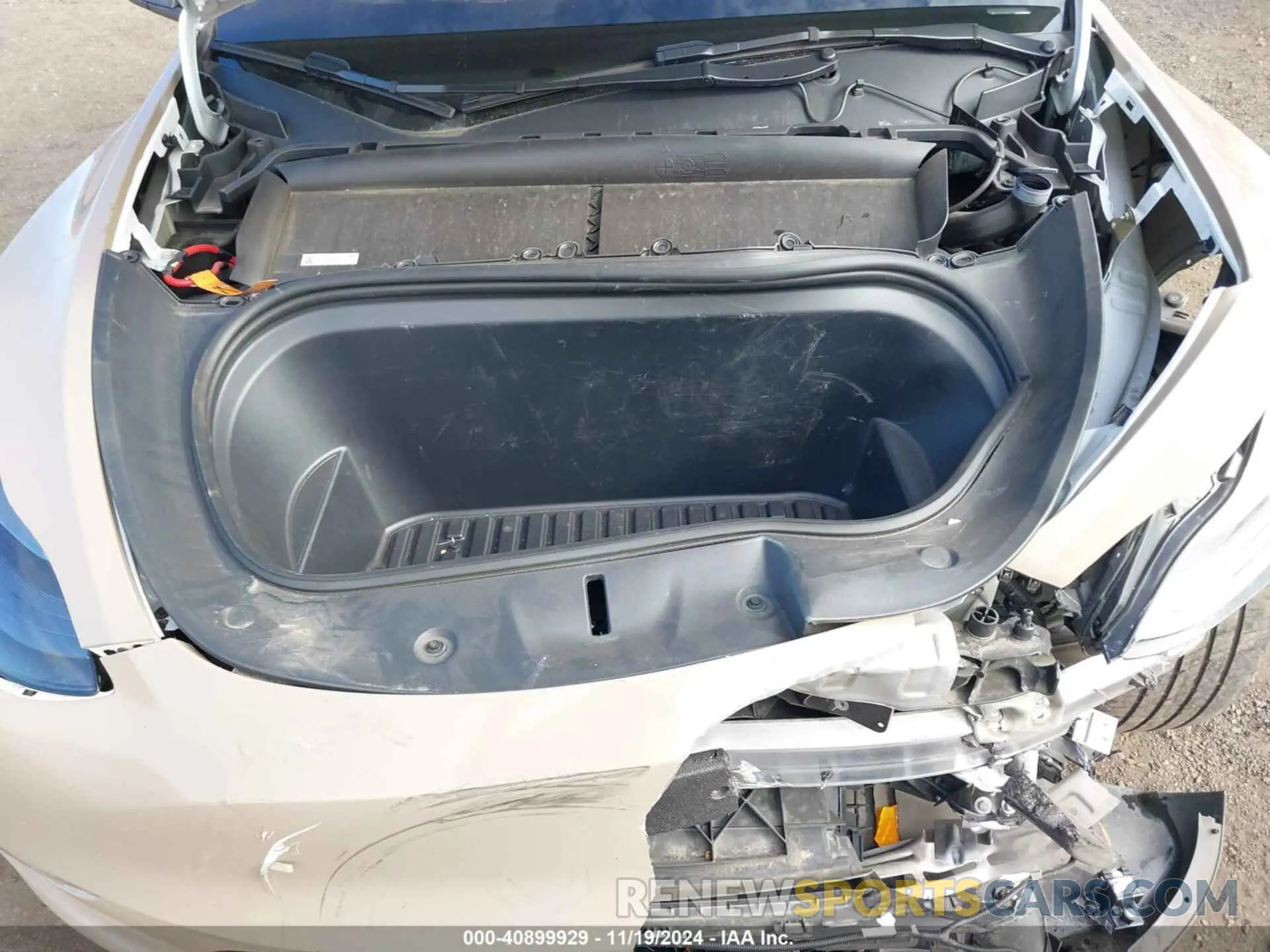 10 Photograph of a damaged car 7SAYGDEE7PF746437 TESLA MODEL Y 2023