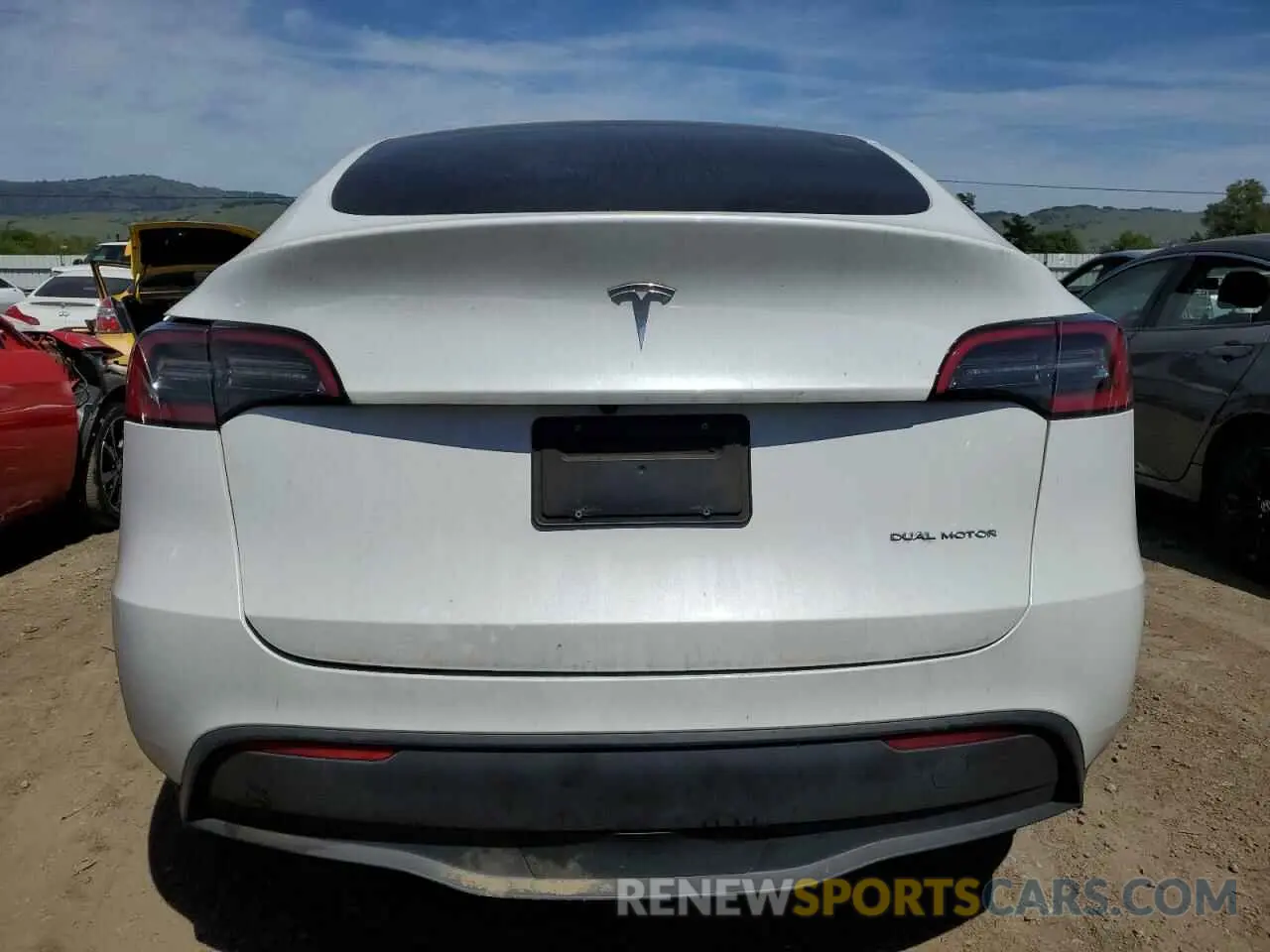 6 Photograph of a damaged car 7SAYGDEE7PF747894 TESLA MODEL Y 2023