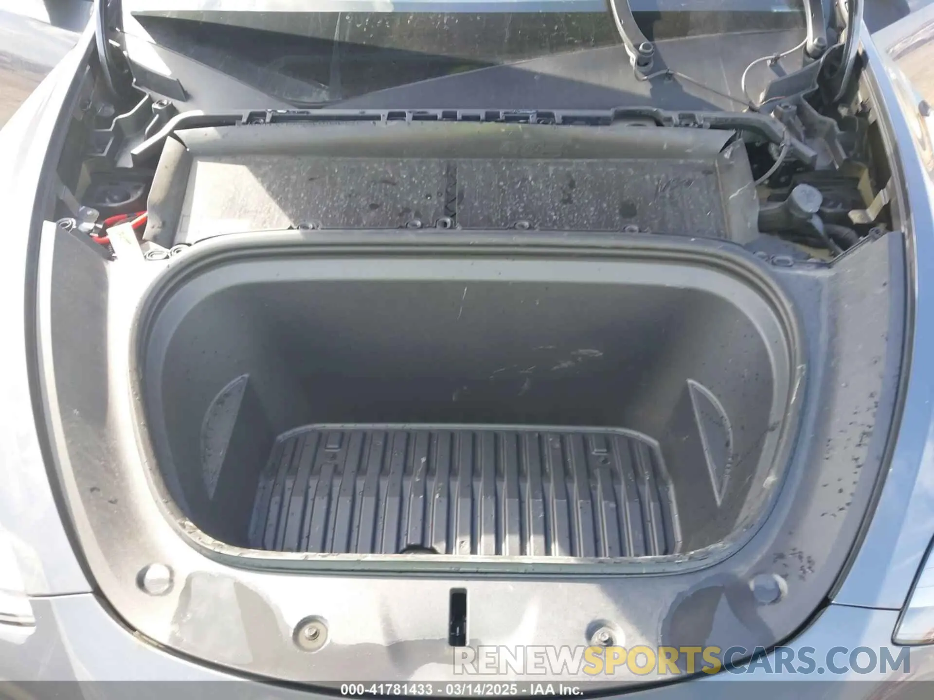 10 Photograph of a damaged car 7SAYGDEE7PF755980 TESLA MODEL Y 2023