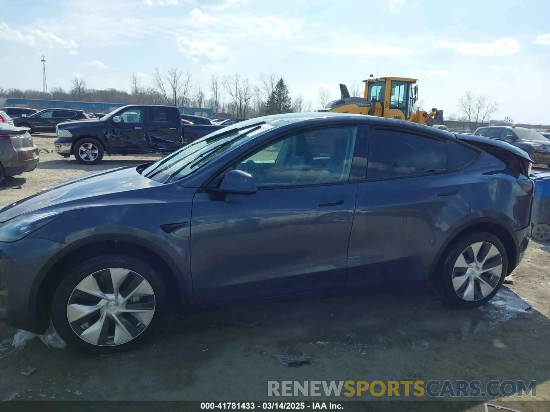 15 Photograph of a damaged car 7SAYGDEE7PF755980 TESLA MODEL Y 2023