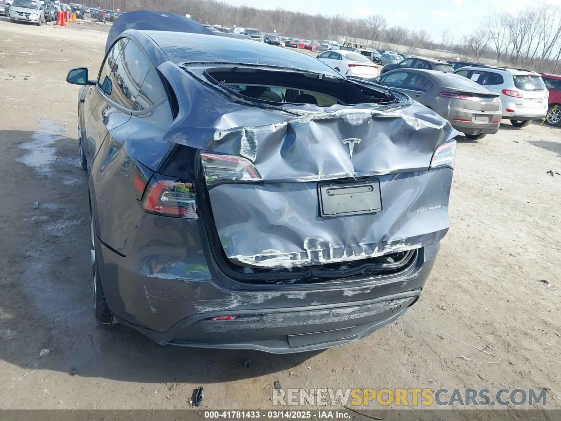 6 Photograph of a damaged car 7SAYGDEE7PF755980 TESLA MODEL Y 2023