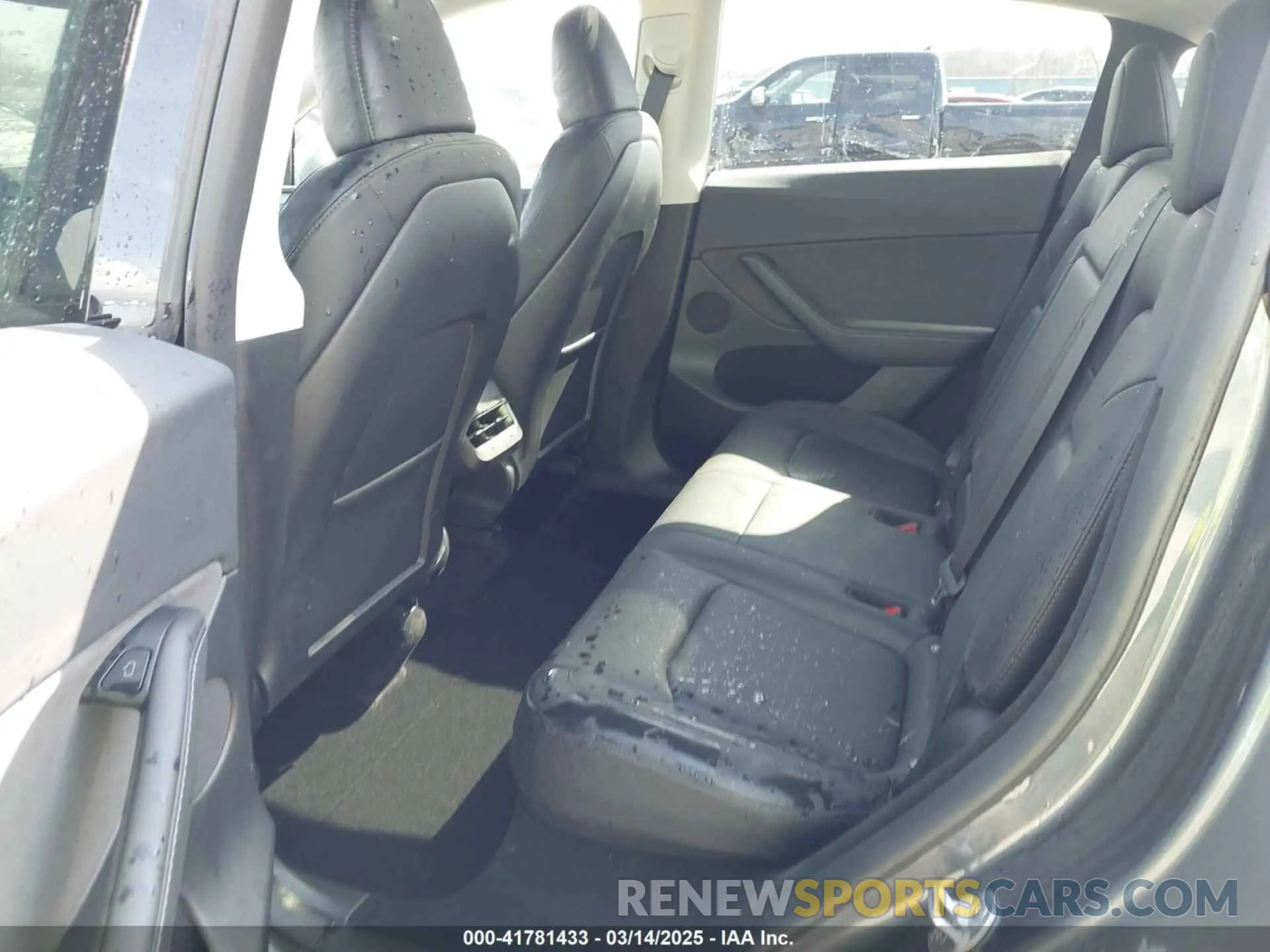 8 Photograph of a damaged car 7SAYGDEE7PF755980 TESLA MODEL Y 2023