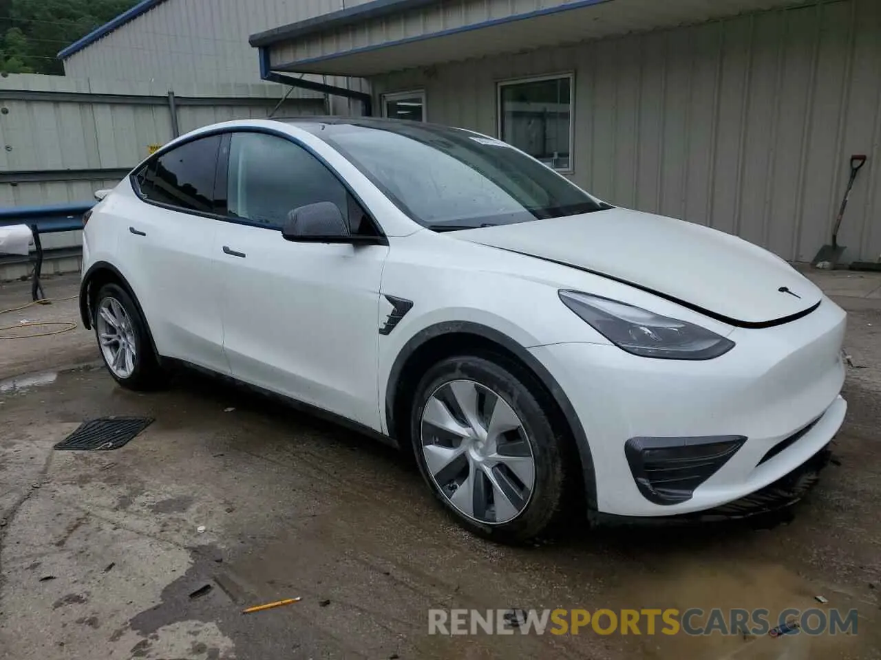 4 Photograph of a damaged car 7SAYGDEE7PF759687 TESLA MODEL Y 2023