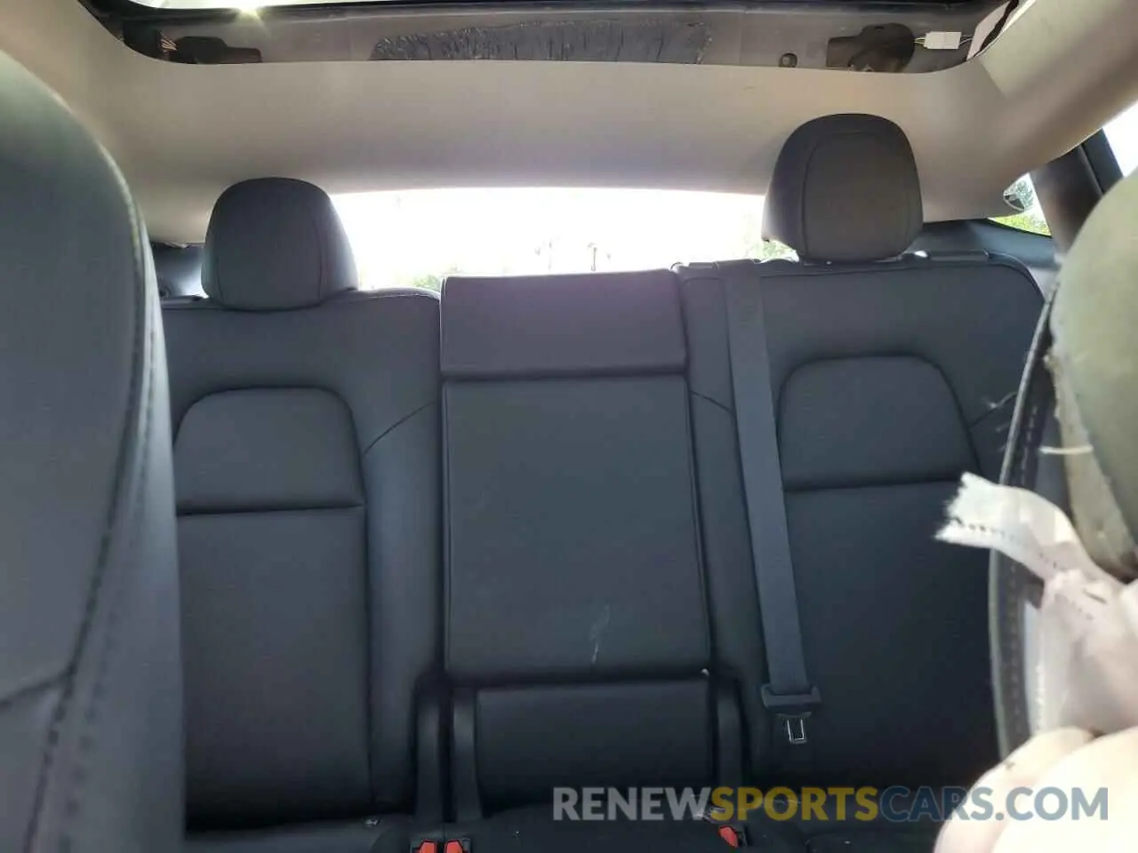 10 Photograph of a damaged car 7SAYGDEE7PF781902 TESLA MODEL Y 2023