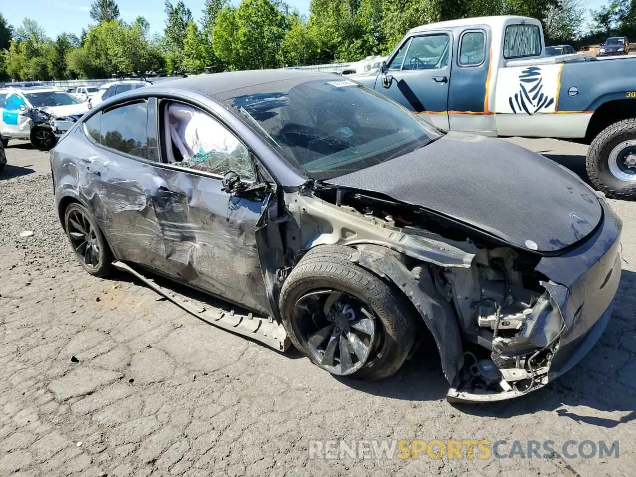 4 Photograph of a damaged car 7SAYGDEE7PF781902 TESLA MODEL Y 2023