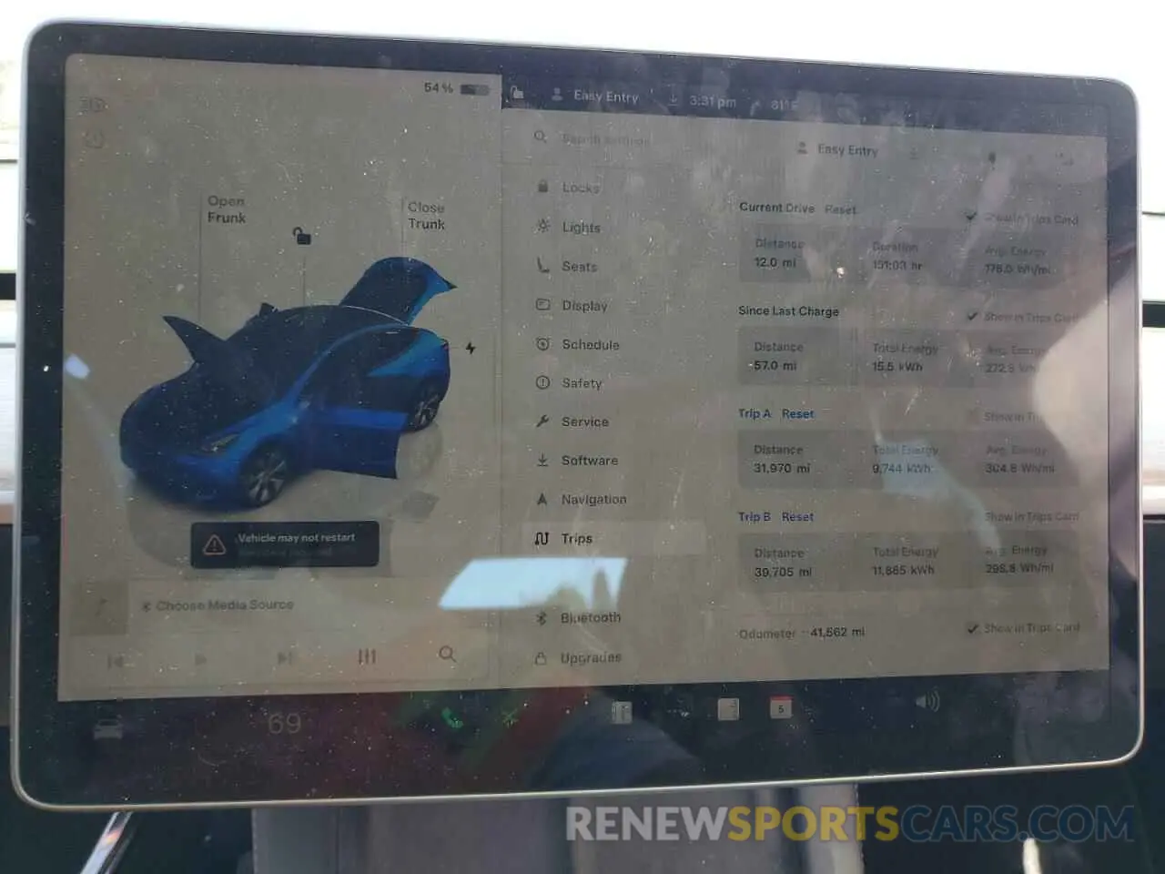 9 Photograph of a damaged car 7SAYGDEE7PF781902 TESLA MODEL Y 2023
