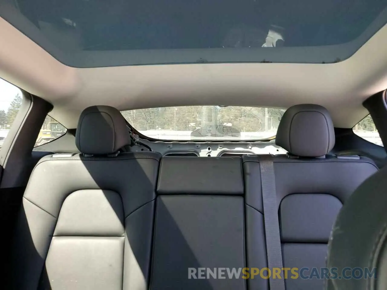 10 Photograph of a damaged car 7SAYGDEE7PF788932 TESLA MODEL Y 2023