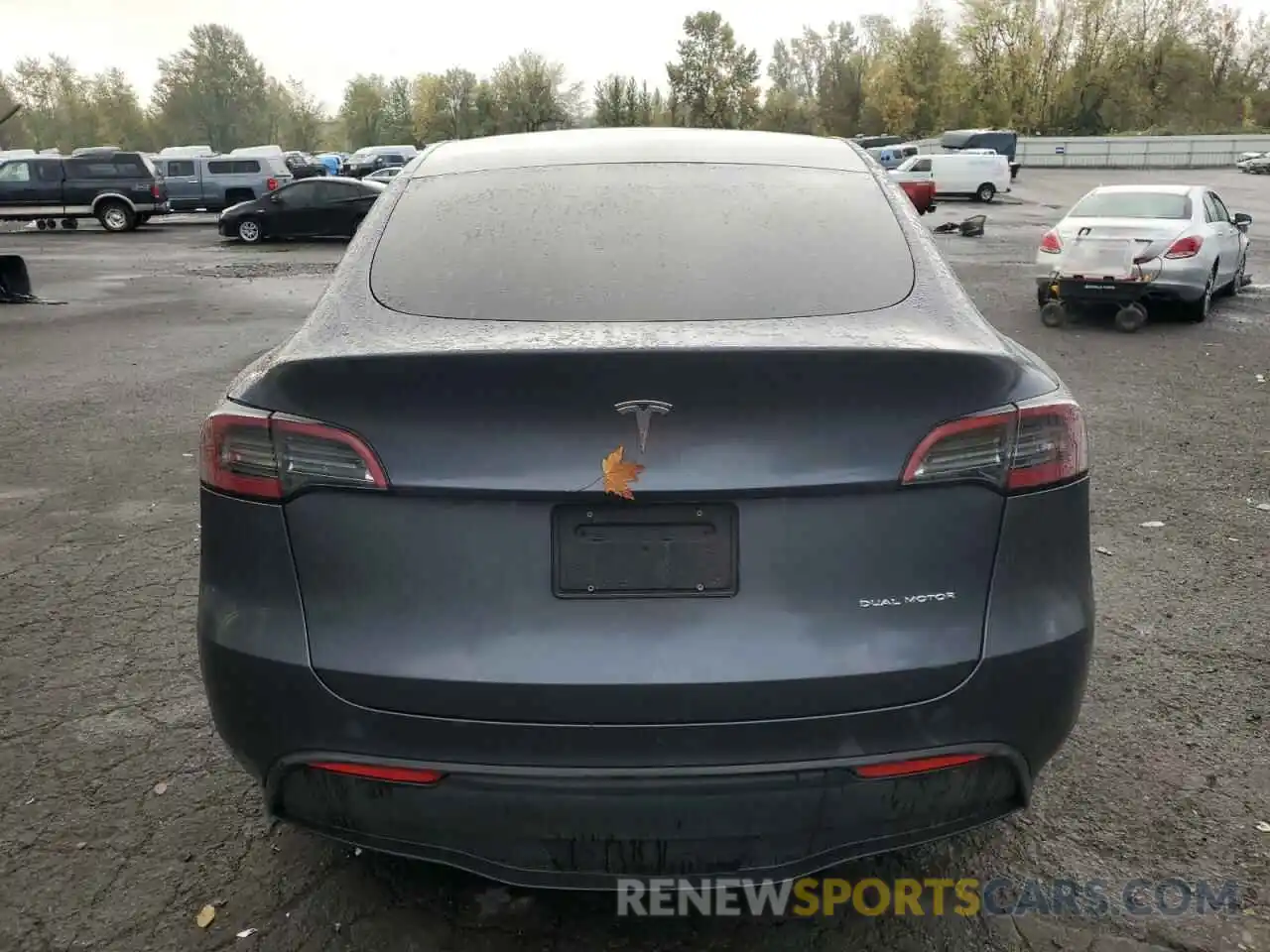 6 Photograph of a damaged car 7SAYGDEE7PF809939 TESLA MODEL Y 2023