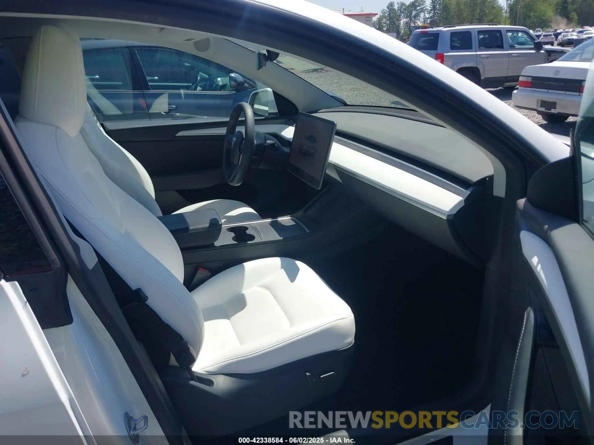 5 Photograph of a damaged car 7SAYGDEE7PF811898 TESLA MODEL Y 2023
