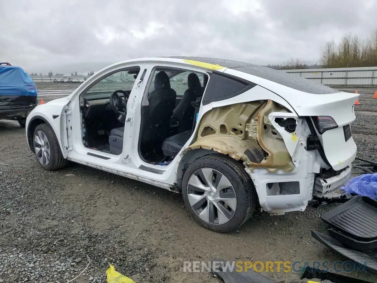 2 Photograph of a damaged car 7SAYGDEE7PF815465 TESLA MODEL Y 2023