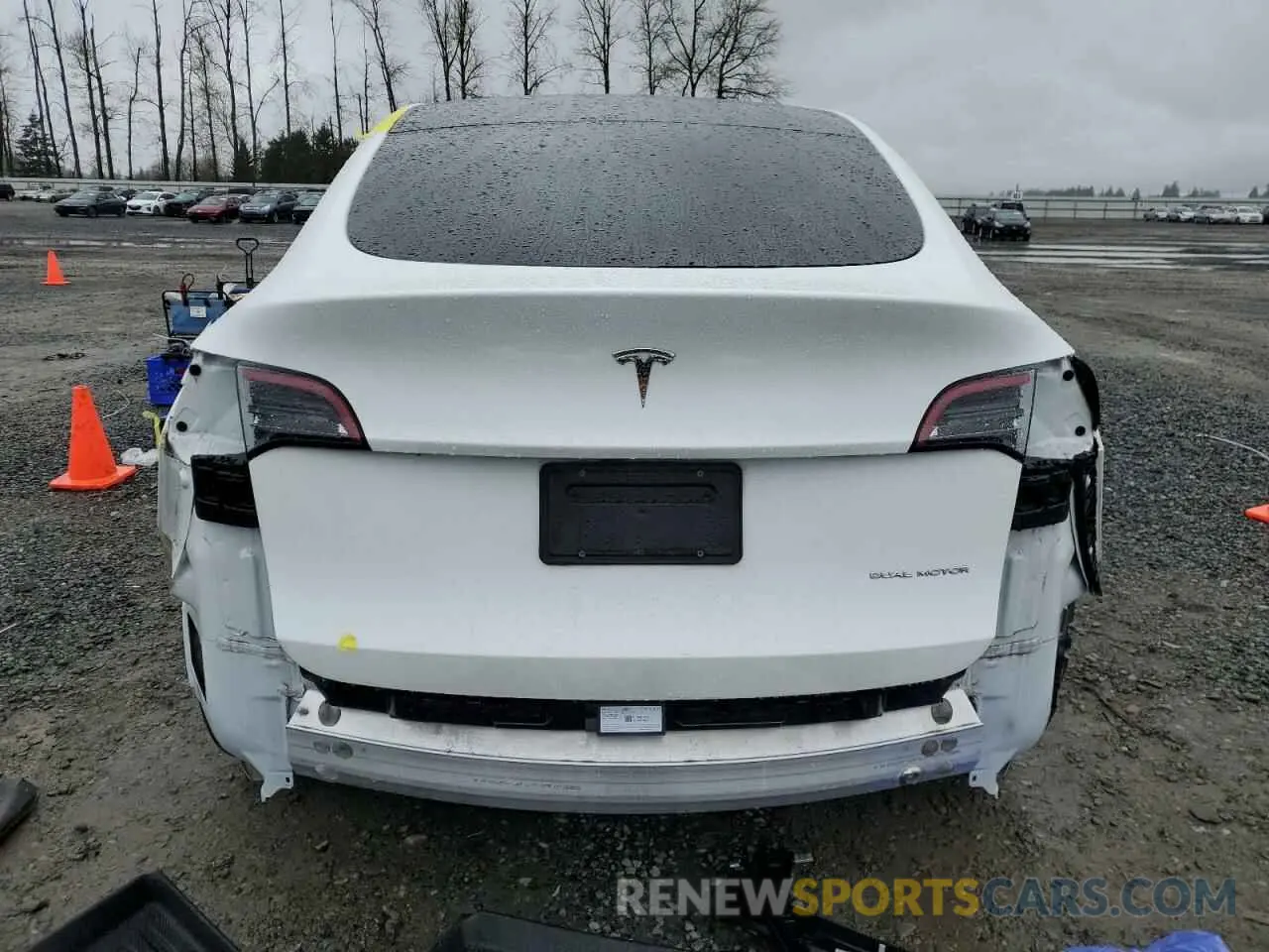 6 Photograph of a damaged car 7SAYGDEE7PF815465 TESLA MODEL Y 2023