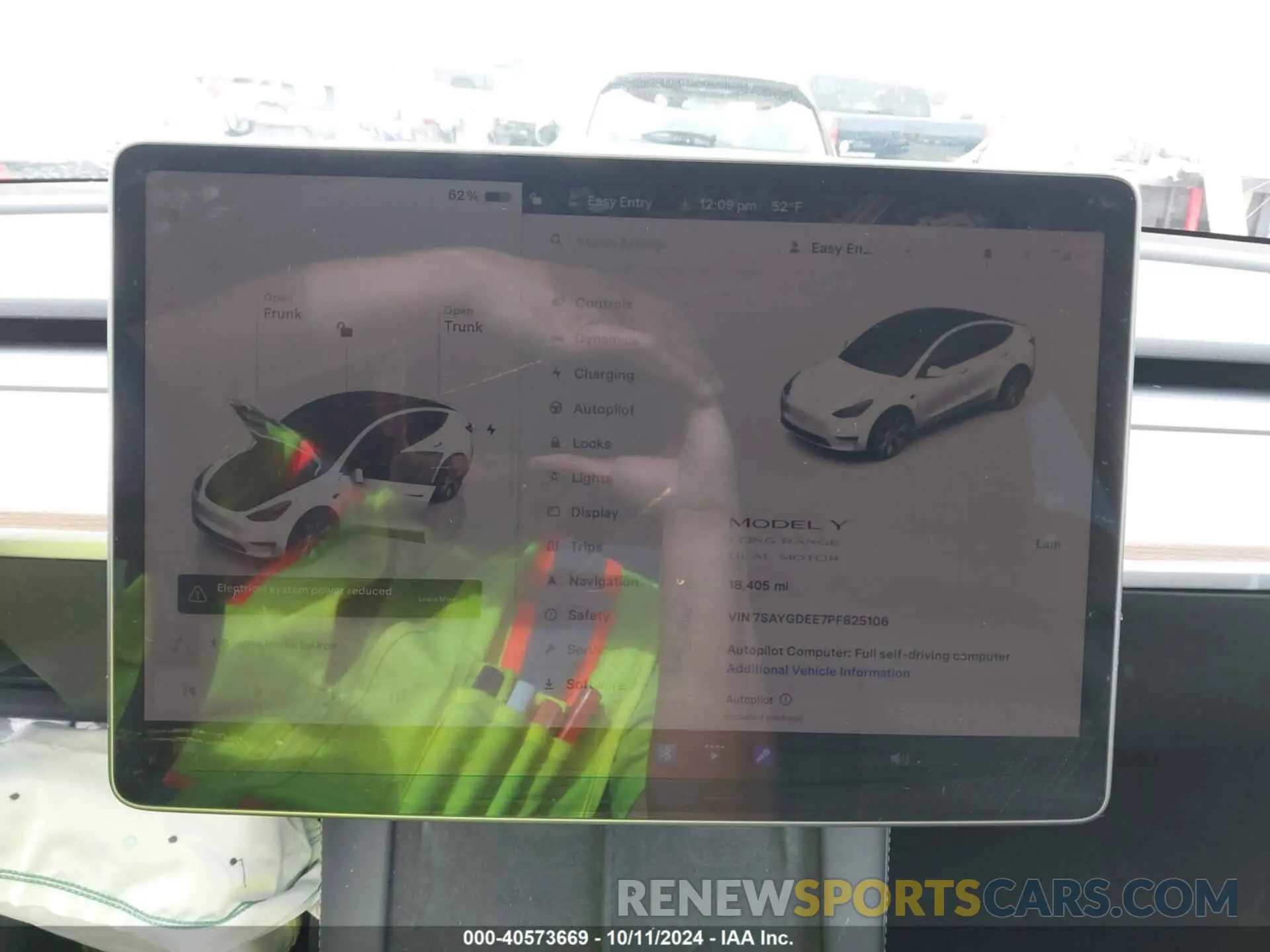 18 Photograph of a damaged car 7SAYGDEE7PF825106 TESLA MODEL Y 2023