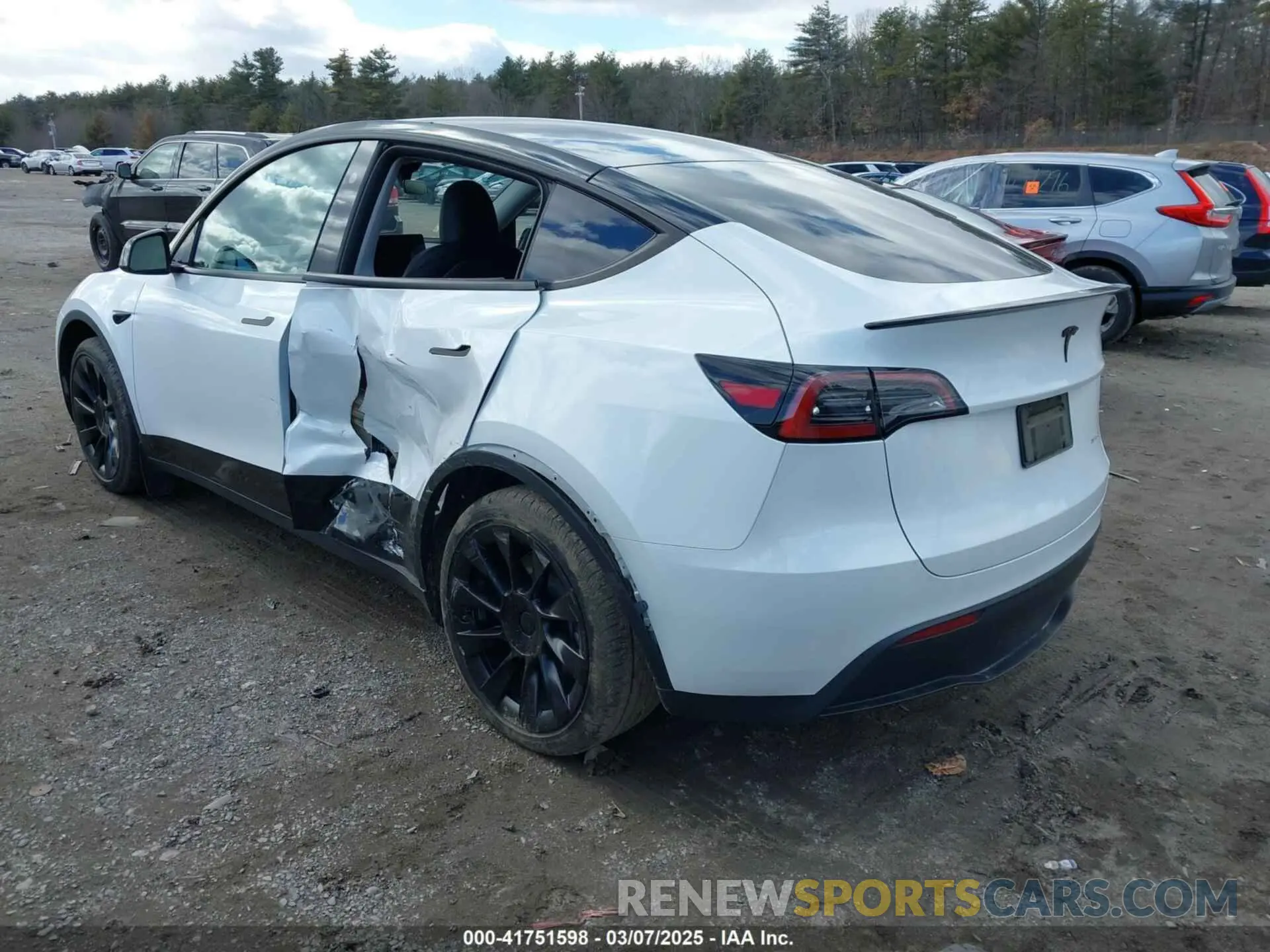 3 Photograph of a damaged car 7SAYGDEE7PF832007 TESLA MODEL Y 2023