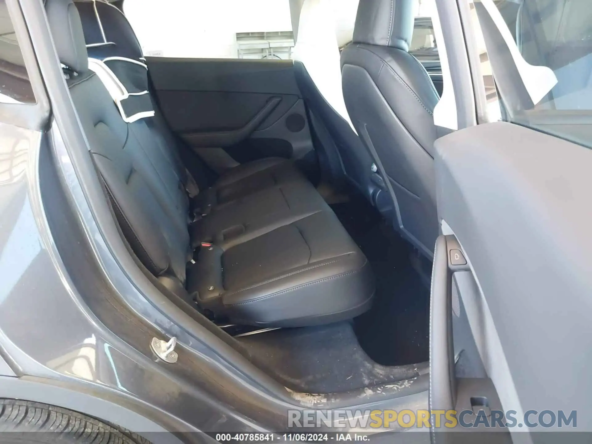 8 Photograph of a damaged car 7SAYGDEE7PF837465 TESLA MODEL Y 2023