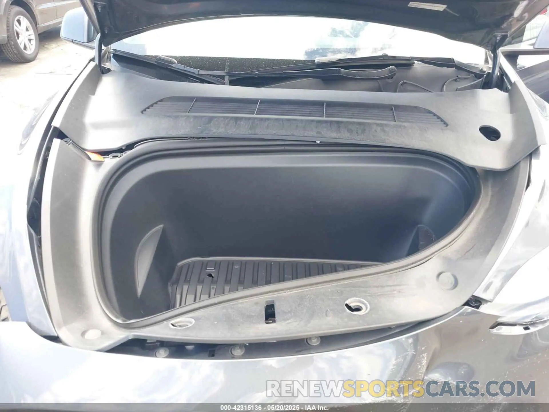 10 Photograph of a damaged car 7SAYGDEE7PF852113 TESLA MODEL Y 2023