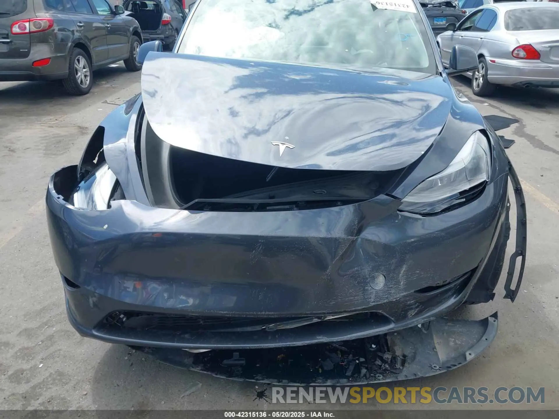 11 Photograph of a damaged car 7SAYGDEE7PF852113 TESLA MODEL Y 2023