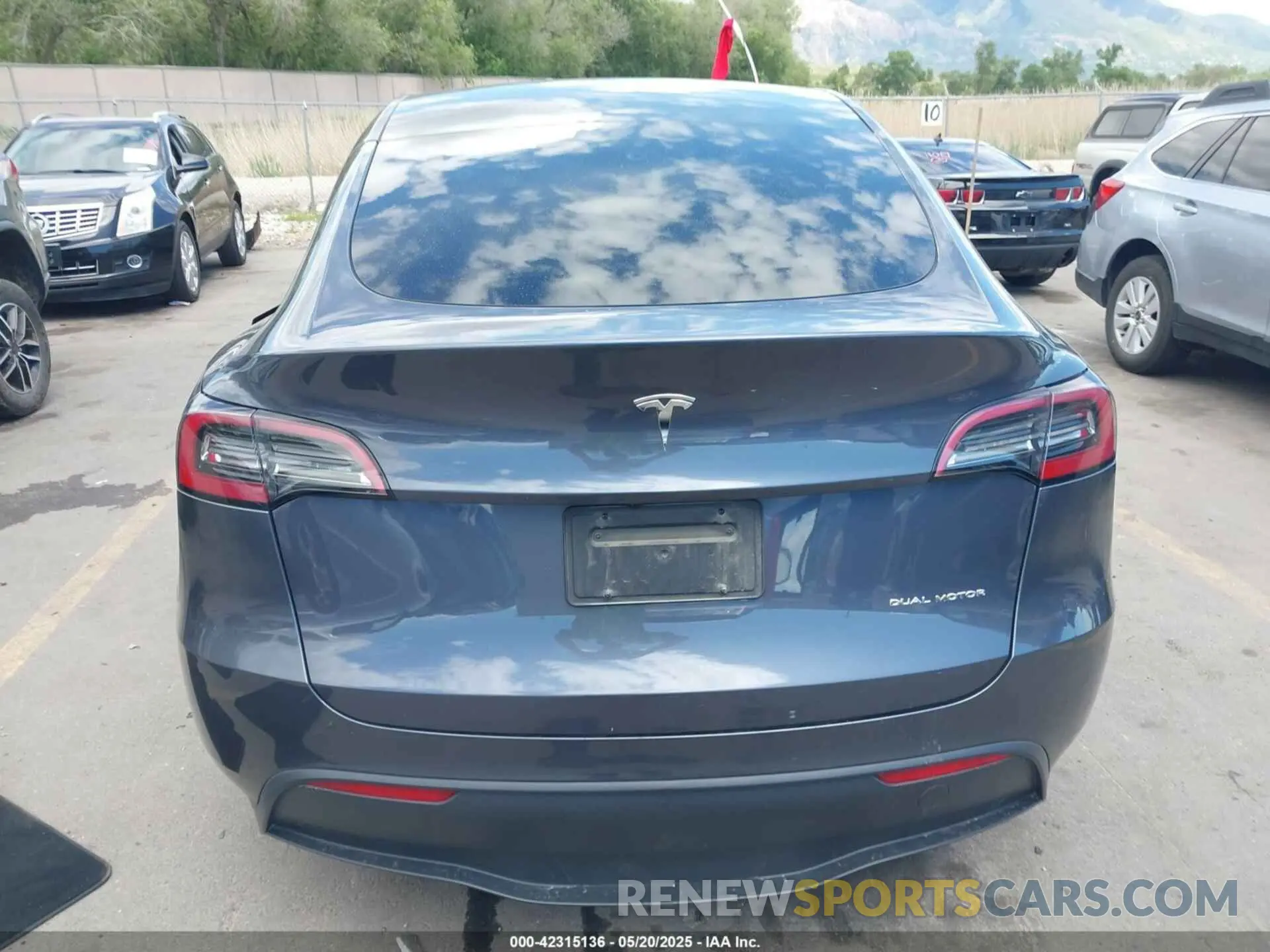 15 Photograph of a damaged car 7SAYGDEE7PF852113 TESLA MODEL Y 2023