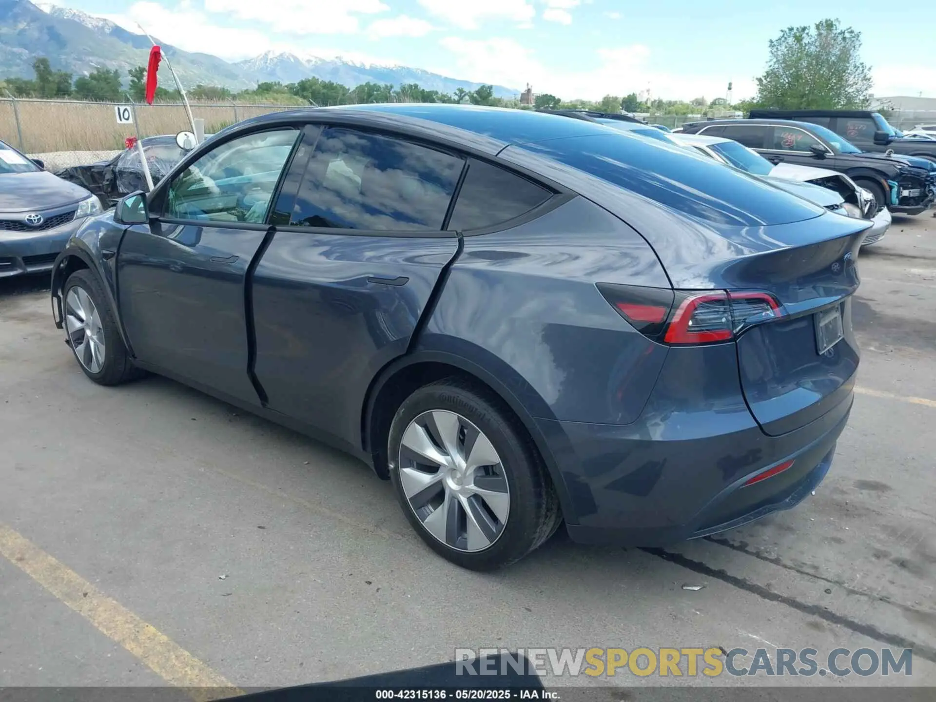3 Photograph of a damaged car 7SAYGDEE7PF852113 TESLA MODEL Y 2023