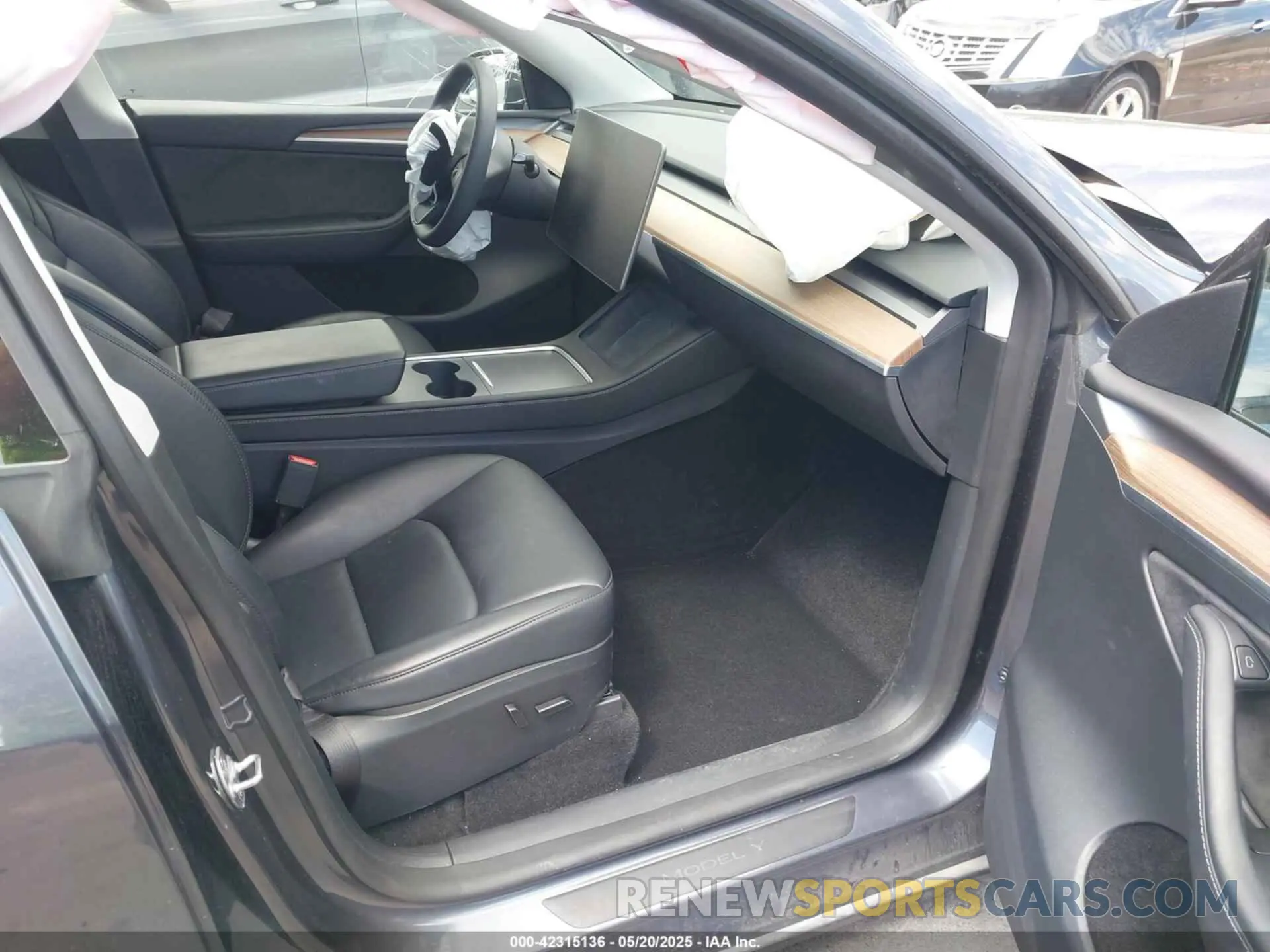 5 Photograph of a damaged car 7SAYGDEE7PF852113 TESLA MODEL Y 2023