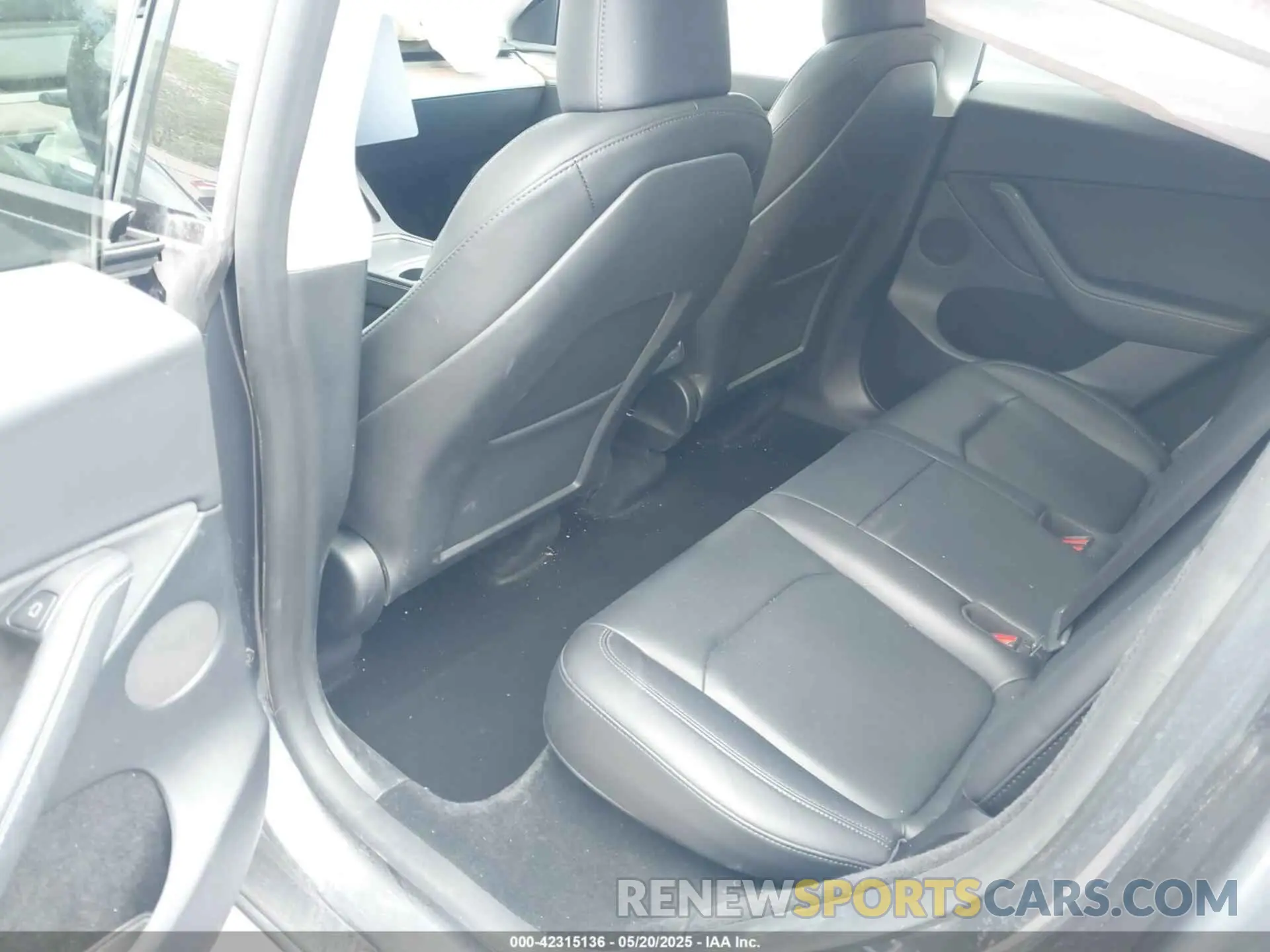 8 Photograph of a damaged car 7SAYGDEE7PF852113 TESLA MODEL Y 2023