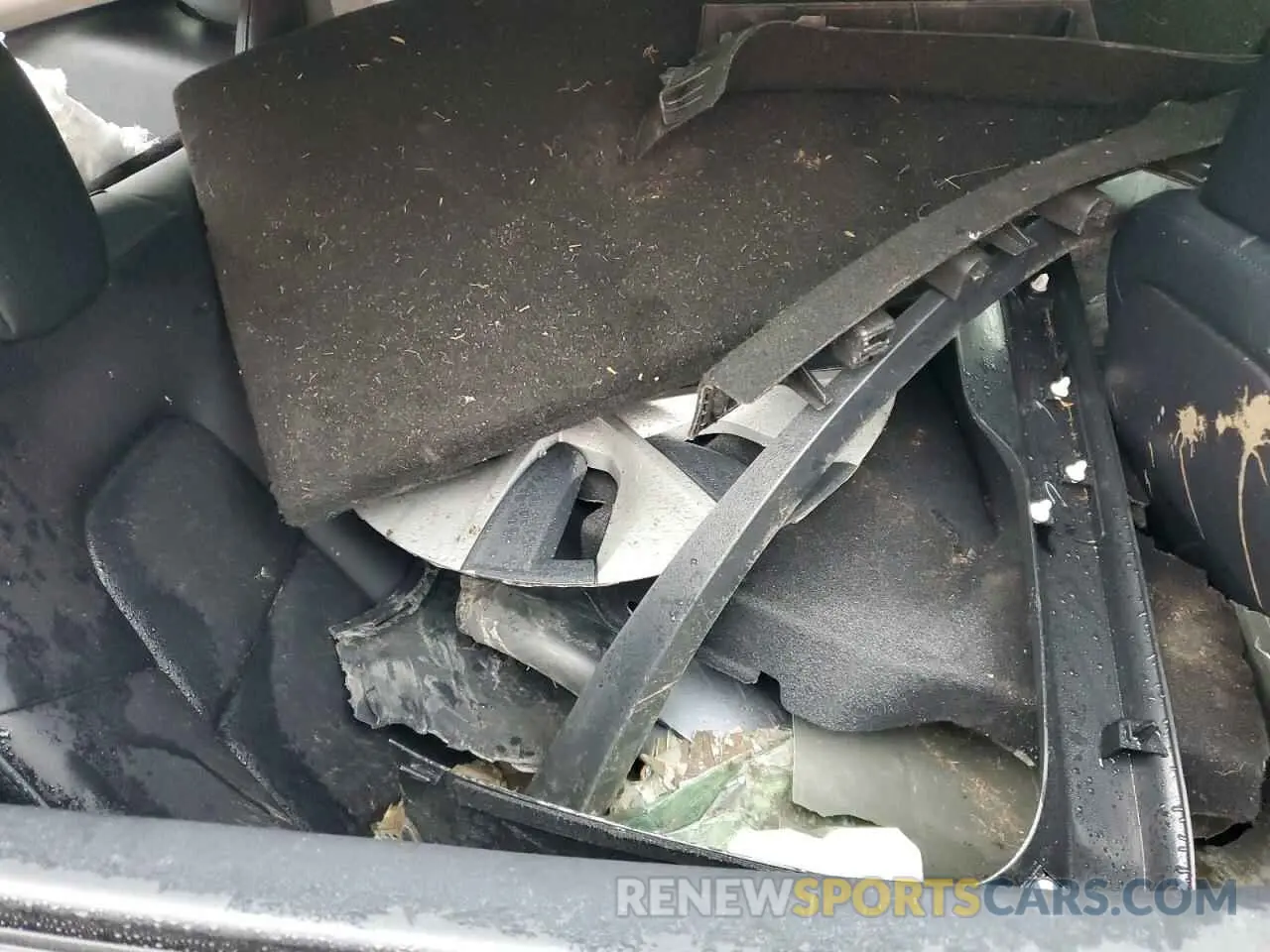 10 Photograph of a damaged car 7SAYGDEE7PF870370 TESLA MODEL Y 2023