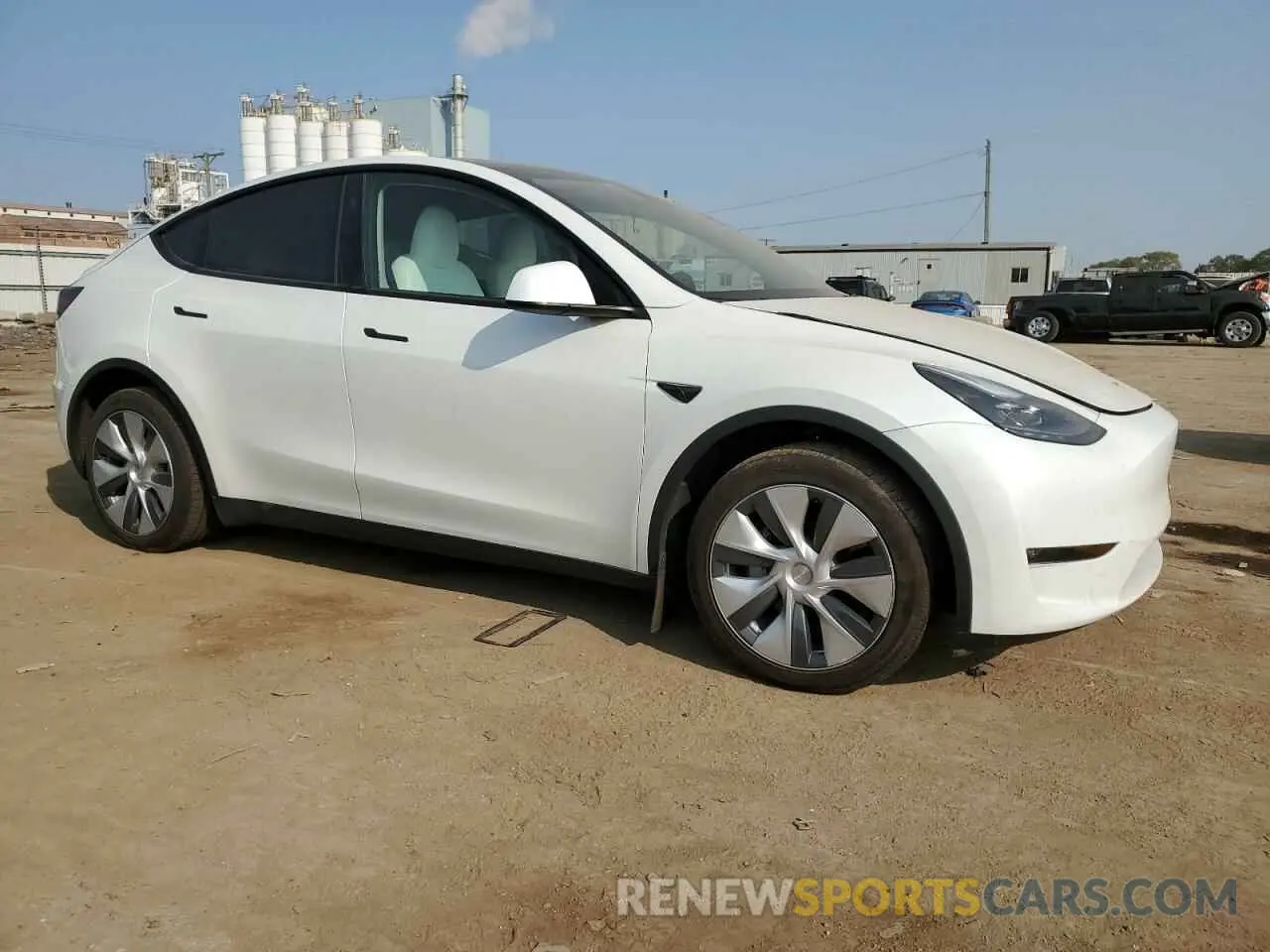 4 Photograph of a damaged car 7SAYGDEE7PF871647 TESLA MODEL Y 2023
