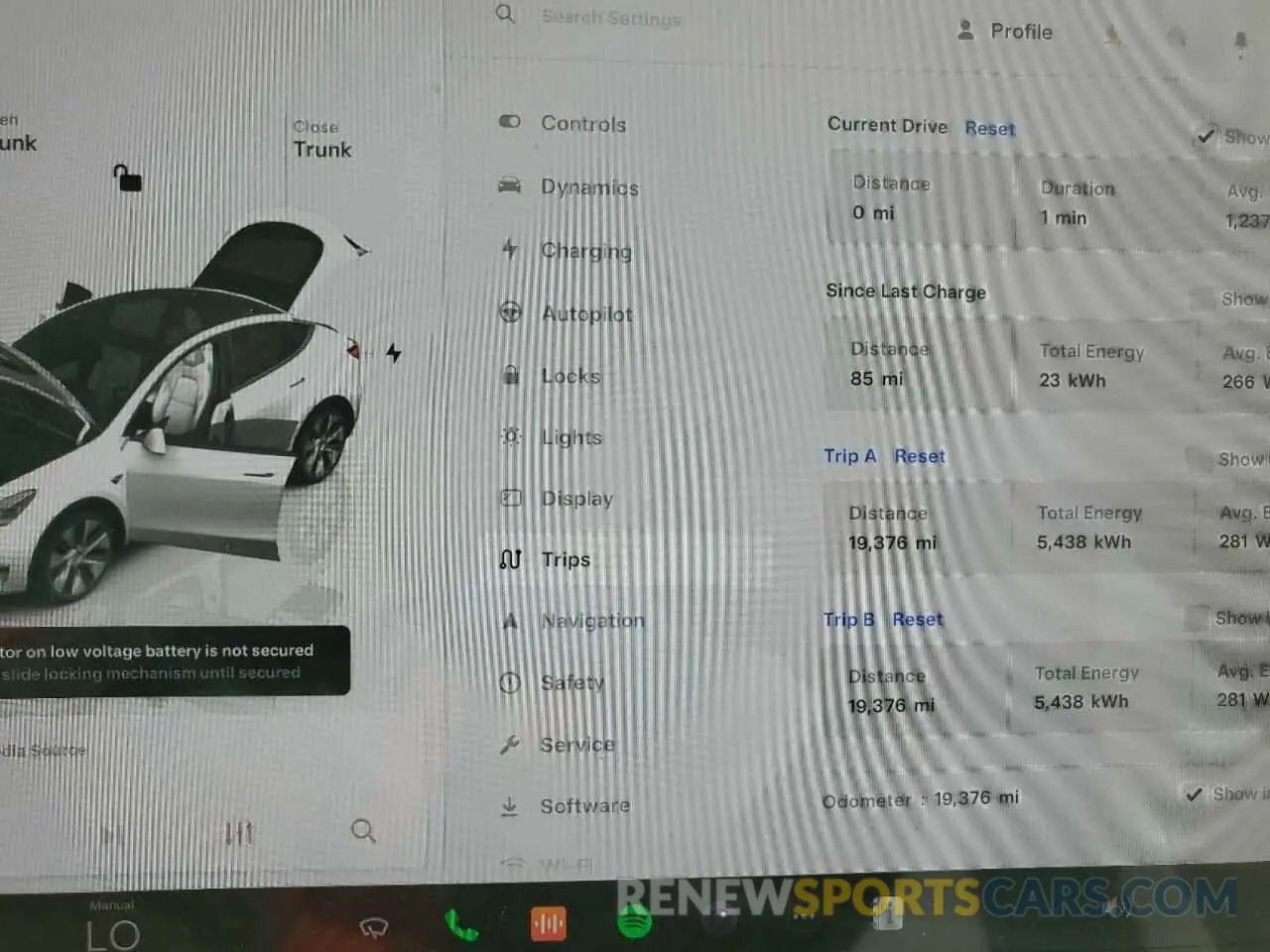9 Photograph of a damaged car 7SAYGDEE7PF871647 TESLA MODEL Y 2023
