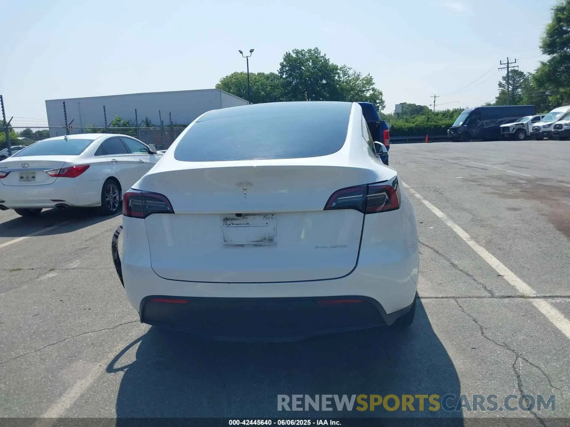 15 Photograph of a damaged car 7SAYGDEE7PF876508 TESLA MODEL Y 2023
