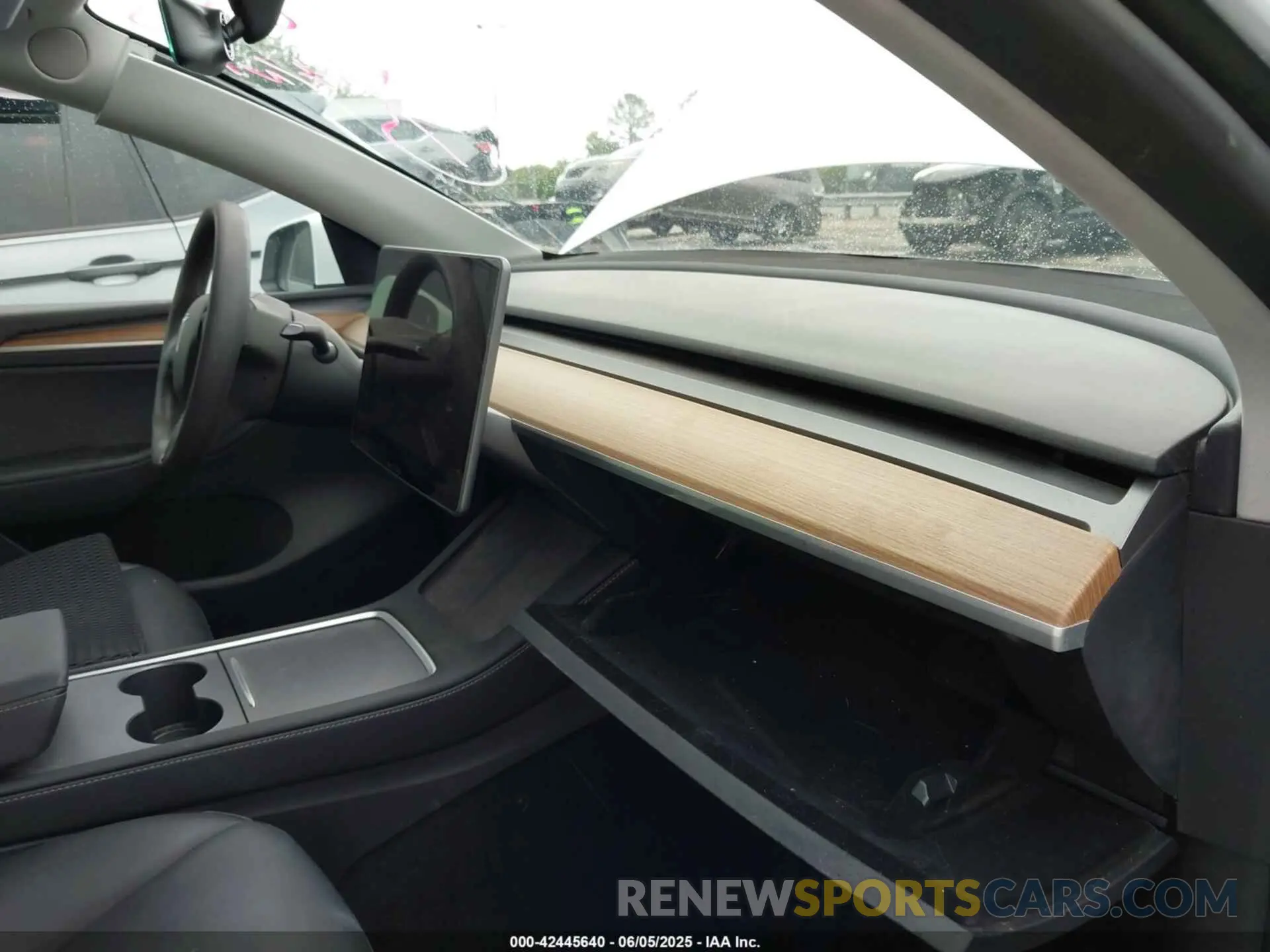 18 Photograph of a damaged car 7SAYGDEE7PF876508 TESLA MODEL Y 2023