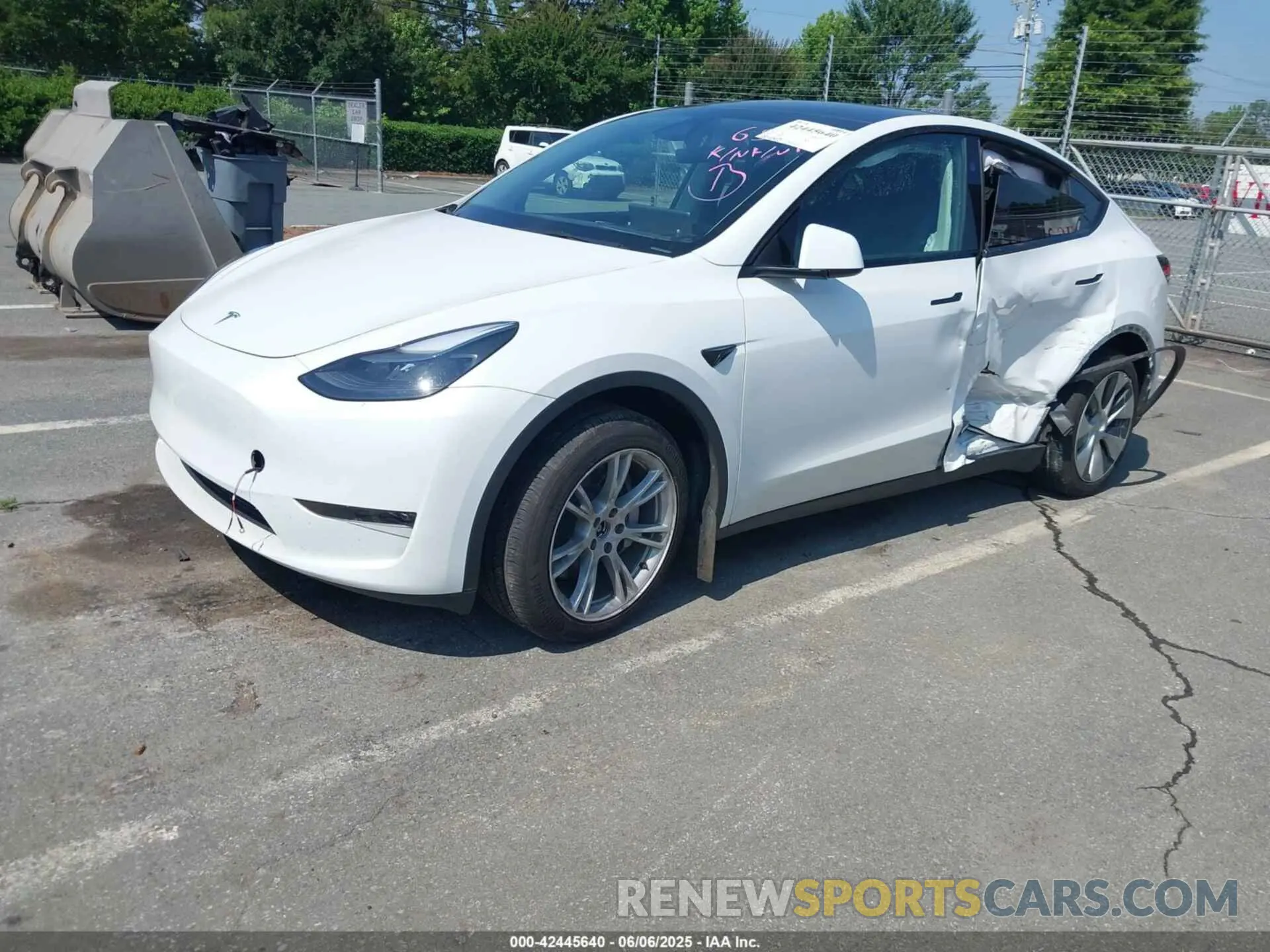 2 Photograph of a damaged car 7SAYGDEE7PF876508 TESLA MODEL Y 2023