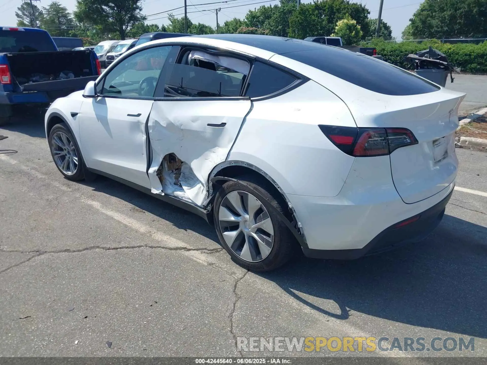 3 Photograph of a damaged car 7SAYGDEE7PF876508 TESLA MODEL Y 2023