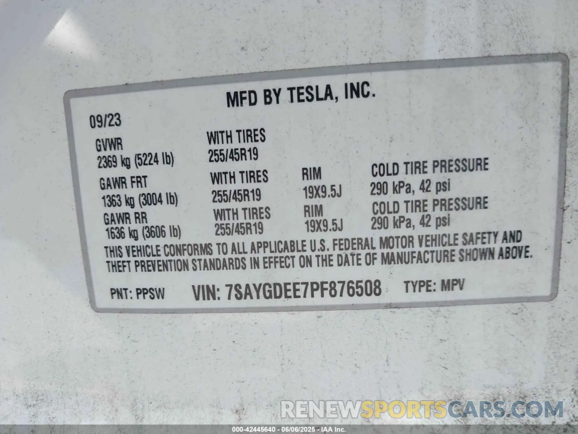 9 Photograph of a damaged car 7SAYGDEE7PF876508 TESLA MODEL Y 2023