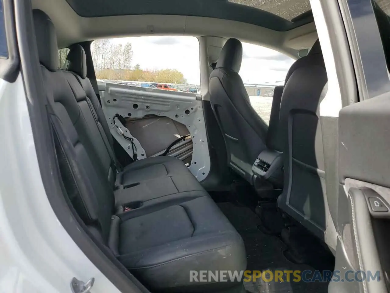 11 Photograph of a damaged car 7SAYGDEE7PF887797 TESLA MODEL Y 2023